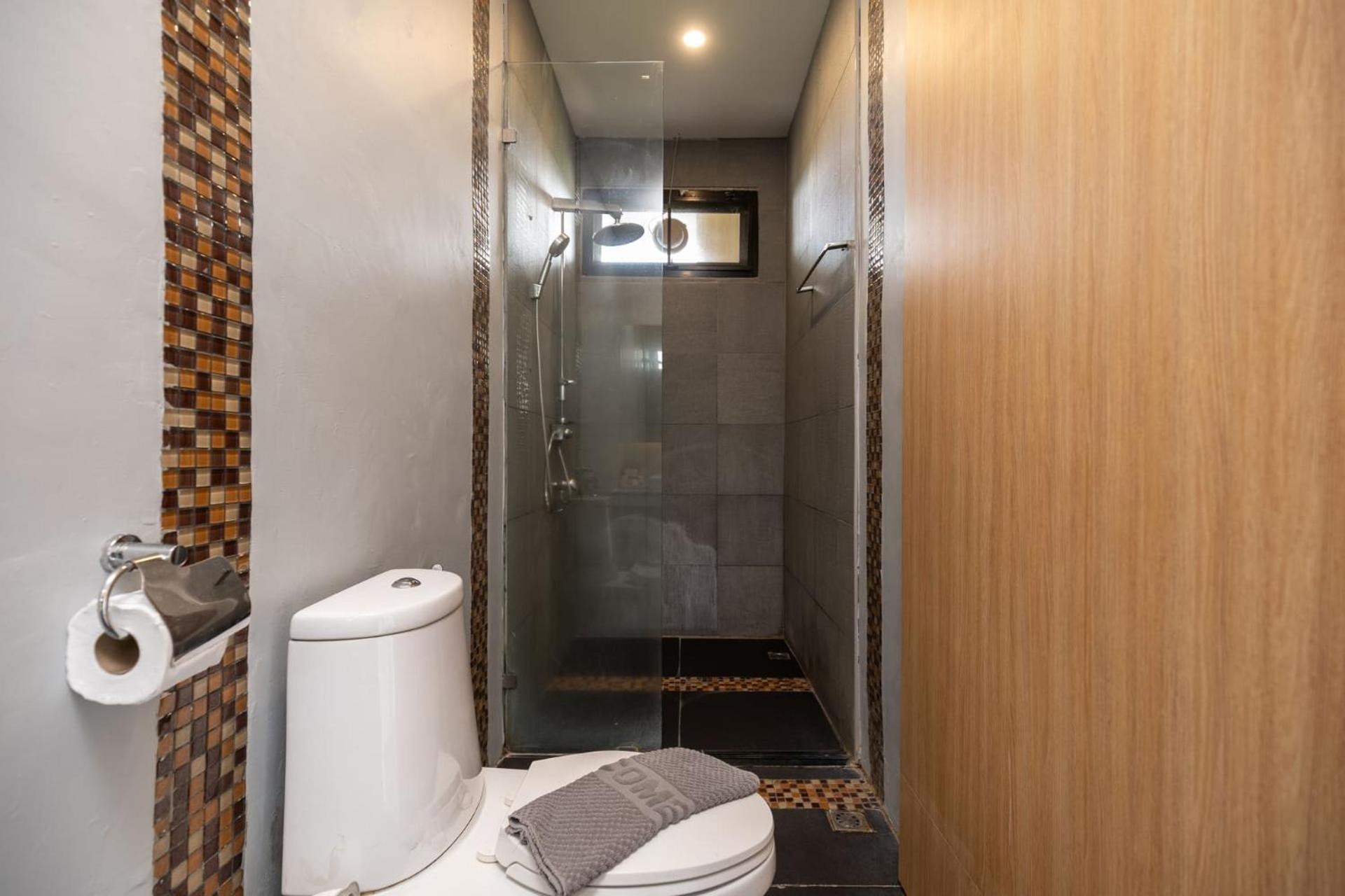 Deluxe Double Room with Balcony - Photo 4