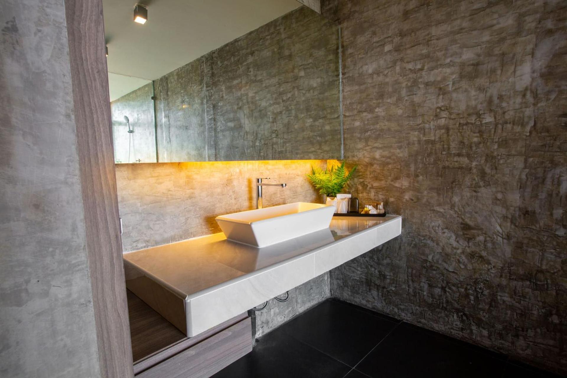 Suite with Private Pool - Photo 17