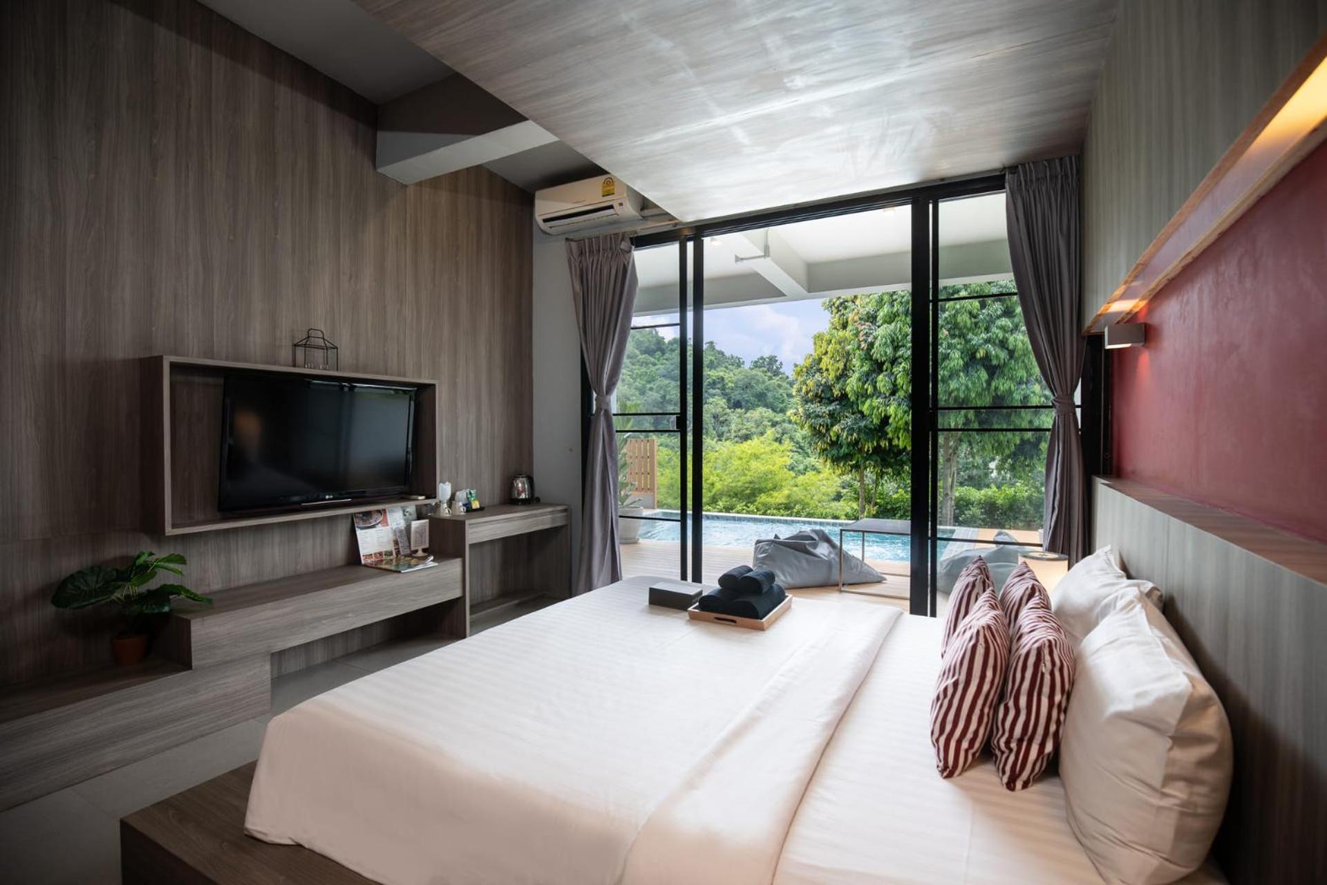 Suite with Private Pool - Photo 10