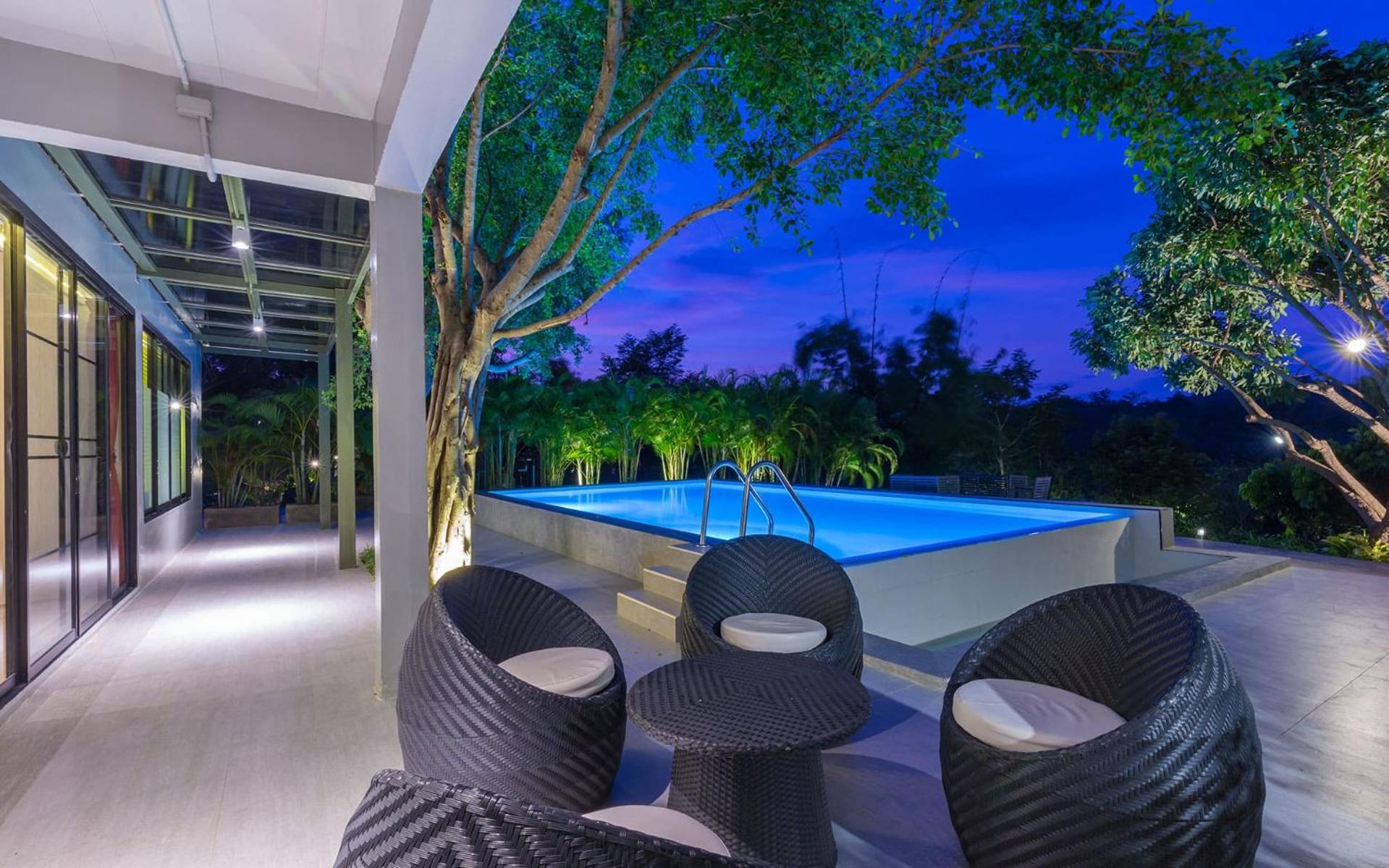 Villa with Private Pool - Photo 14