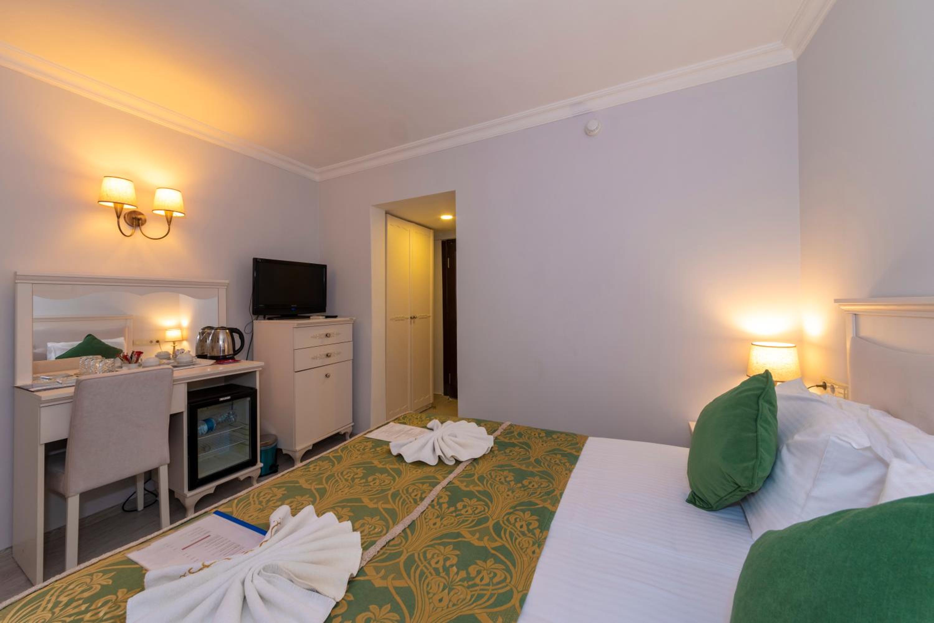 Economy Double or Twin Room - Basement Floor photo 1