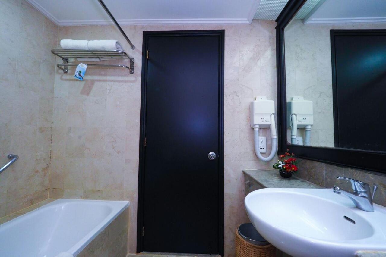 Deluxe Twin Room - Photo 2