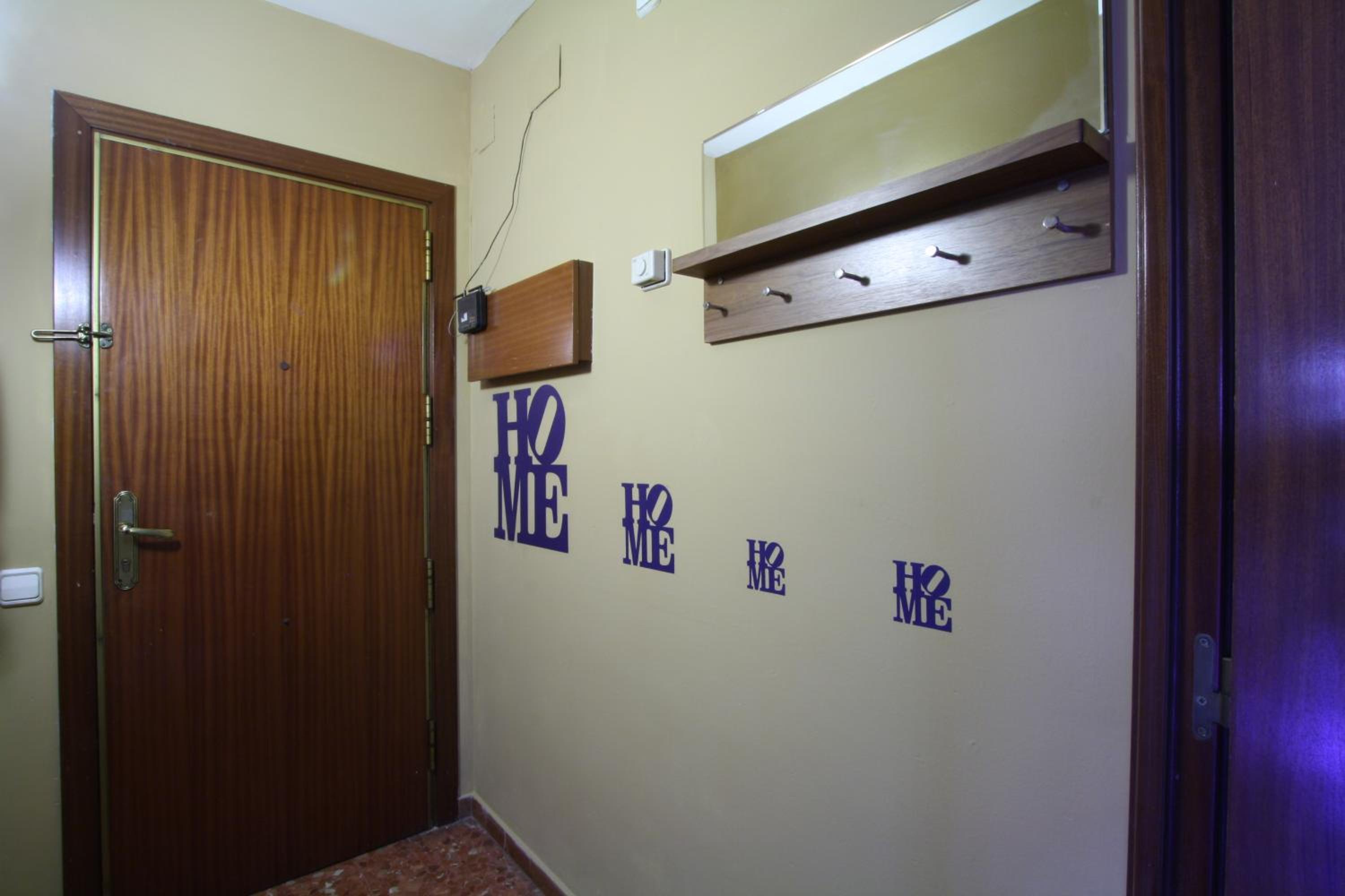 Three-Bedroom Apartment and two bathroom photo 2