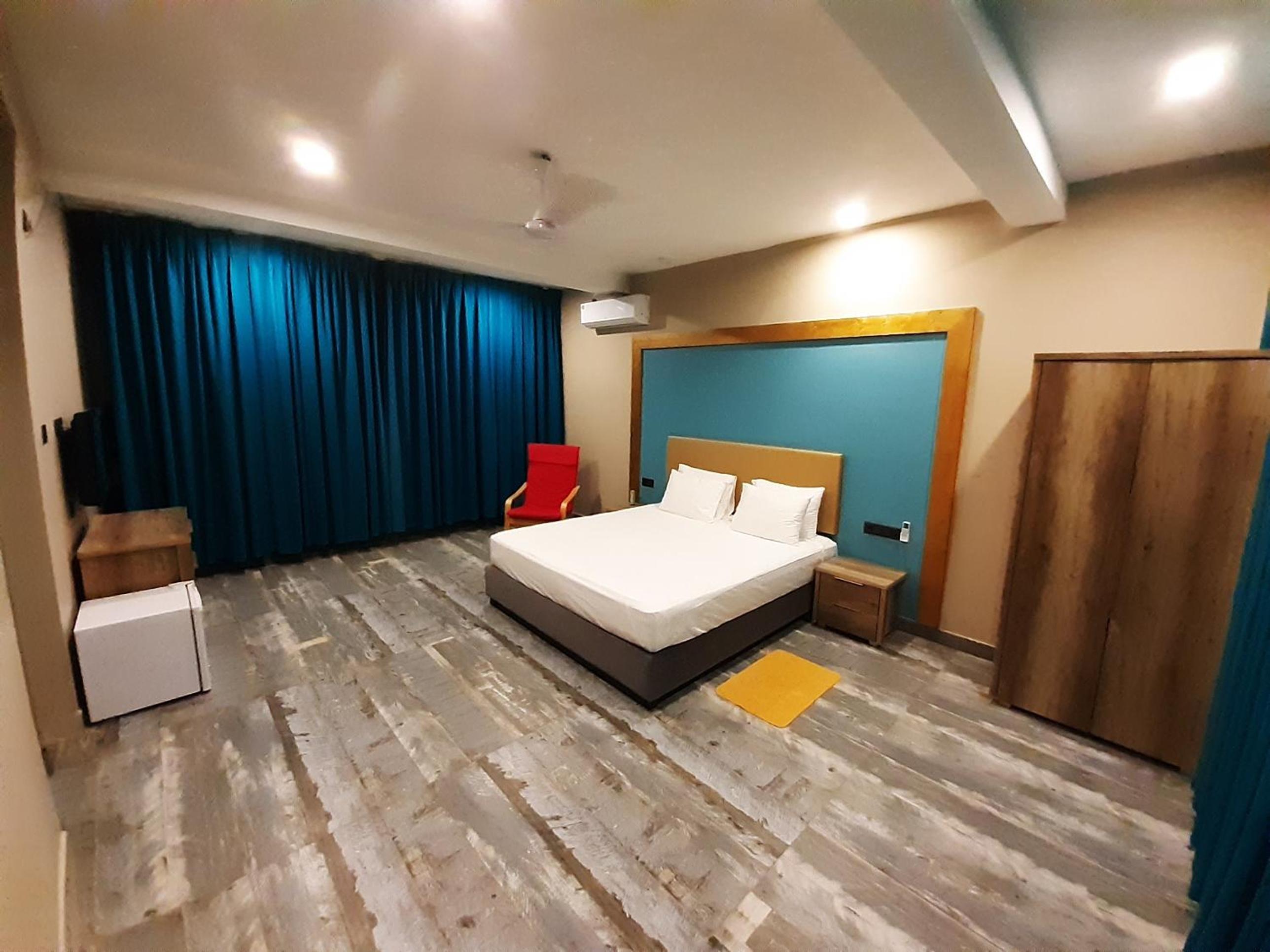 Deluxe Room with Balcony, Mountain & Sea View