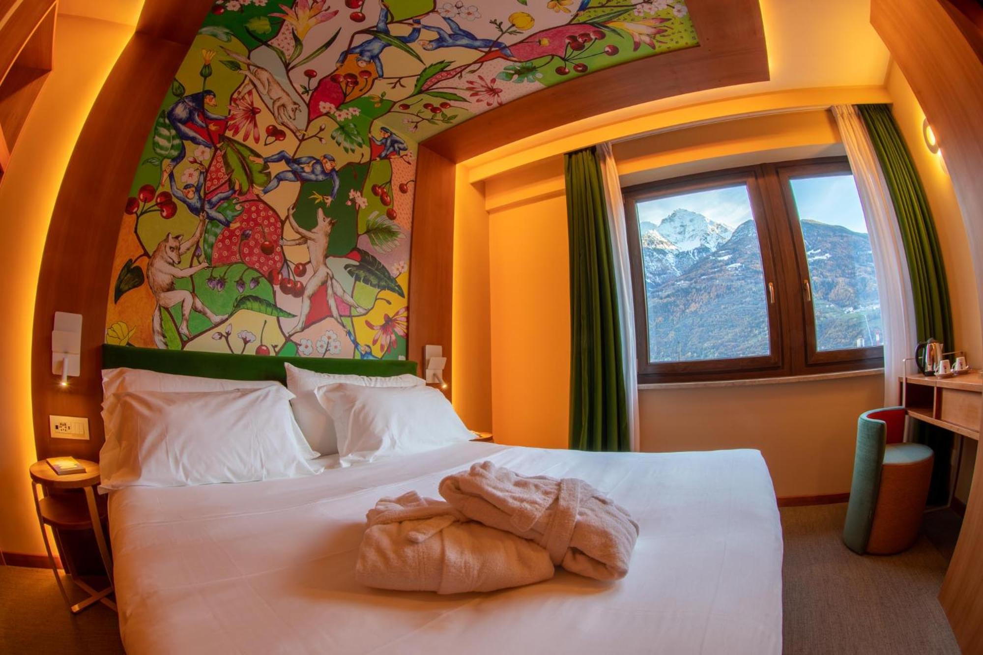 Double or Twin Room with Mountain View - Photo 1