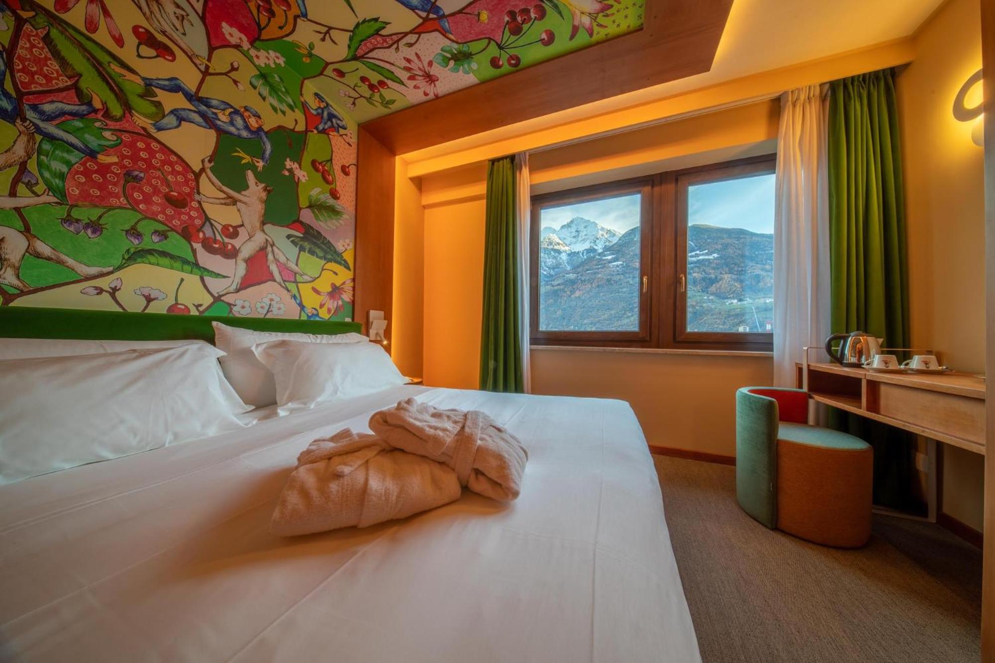 Double or Twin Room with Mountain View - Photo 8