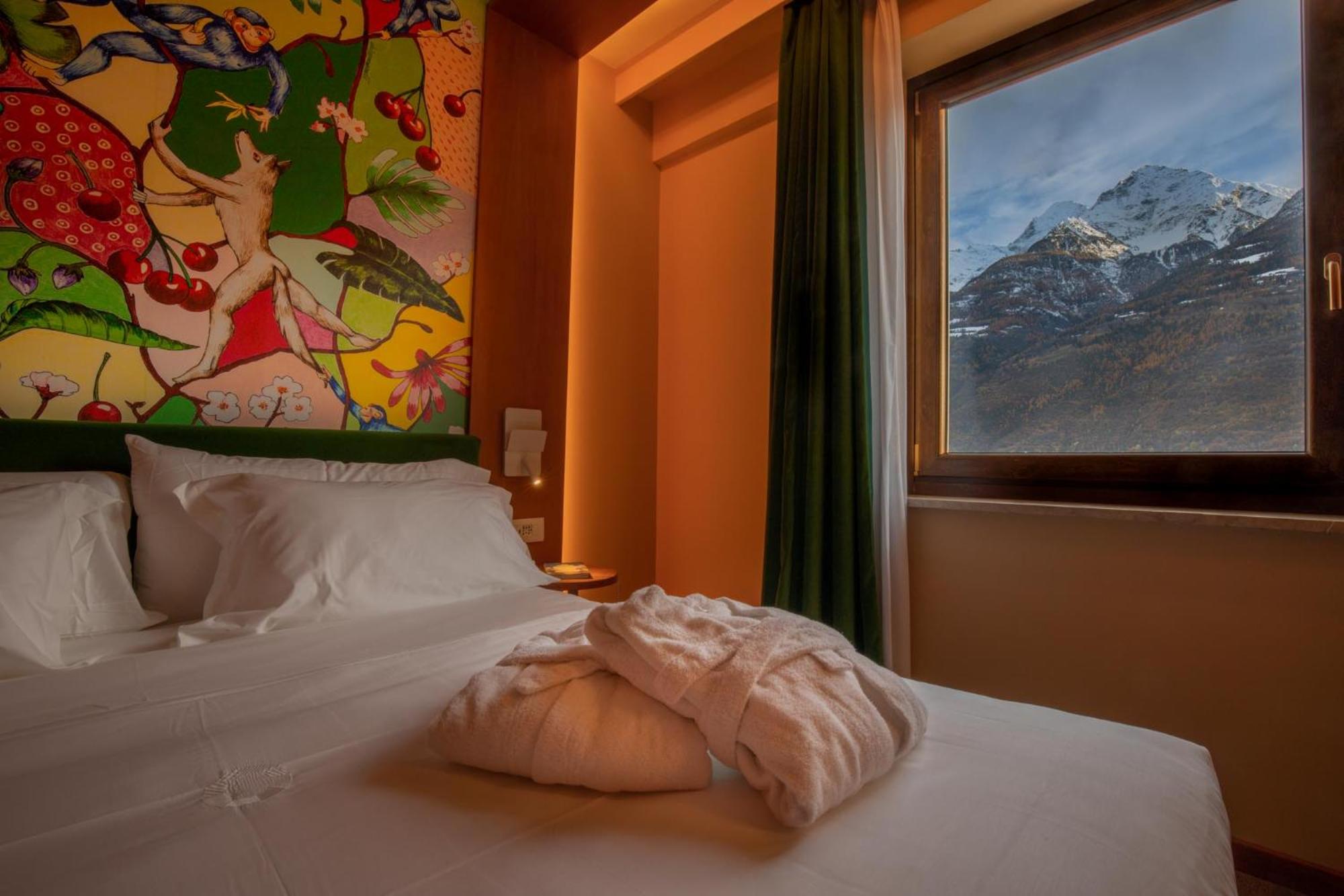 Double or Twin Room with Mountain View - Photo 4
