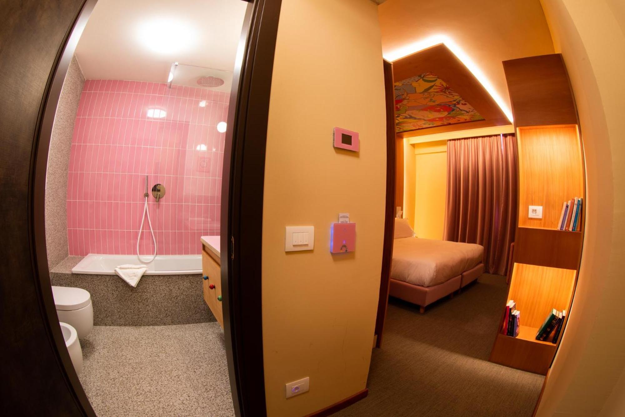 Double or Twin Room with Mountain View - Photo 6