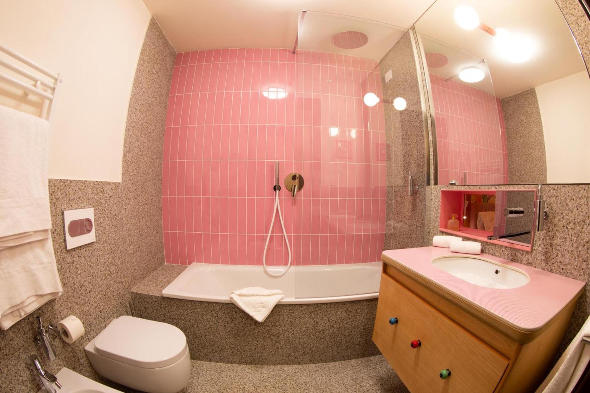 Double or Twin Room with Mountain View - Photo 3