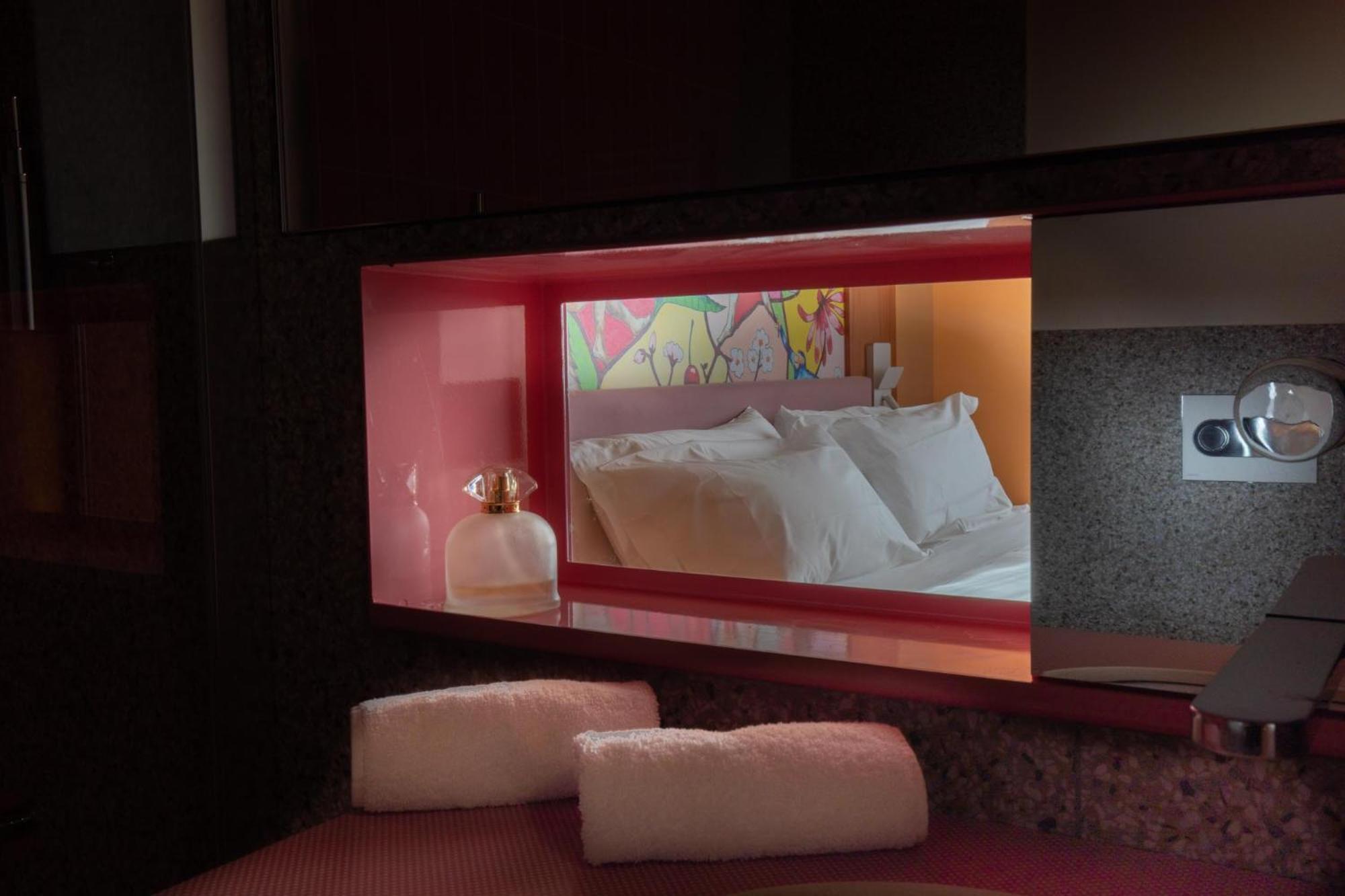 Double or Twin Room with Mountain View - Photo 10