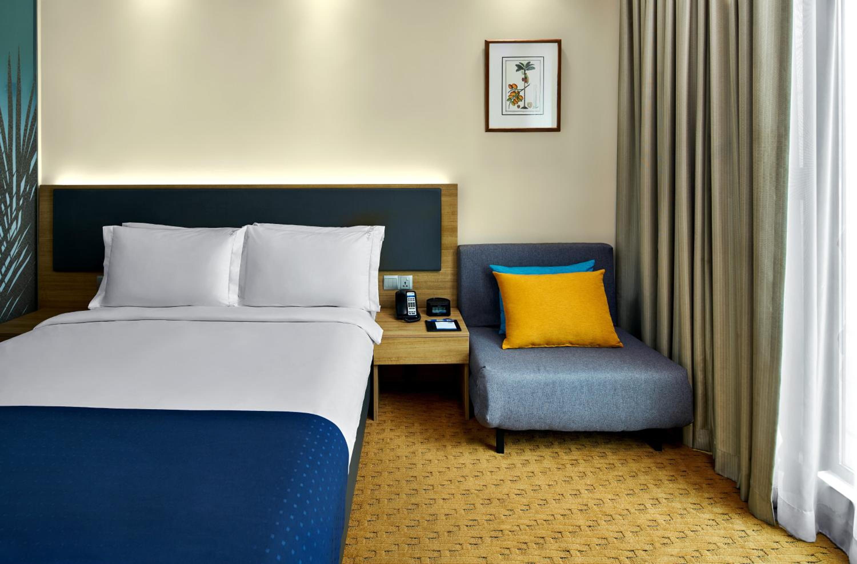 Standard Queen Room with Single Sofa Bed - Free Breakfast thumbnail 6
