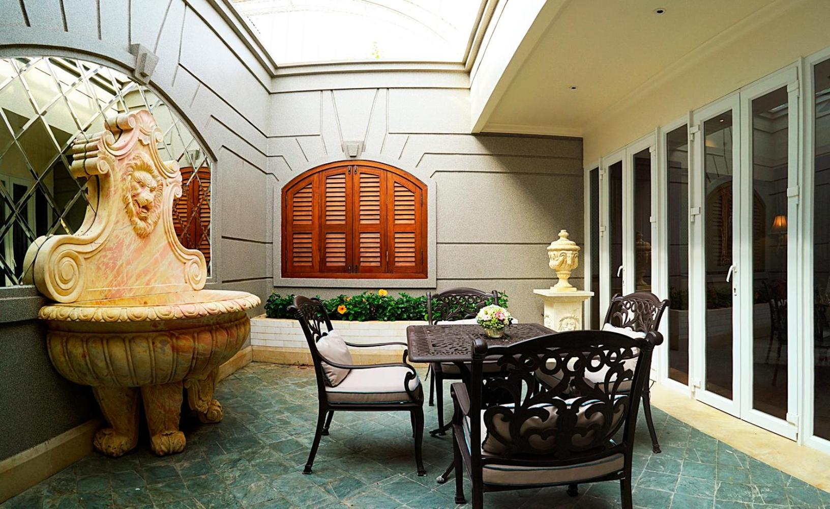 Heritage Imperial Suite - Photo 5