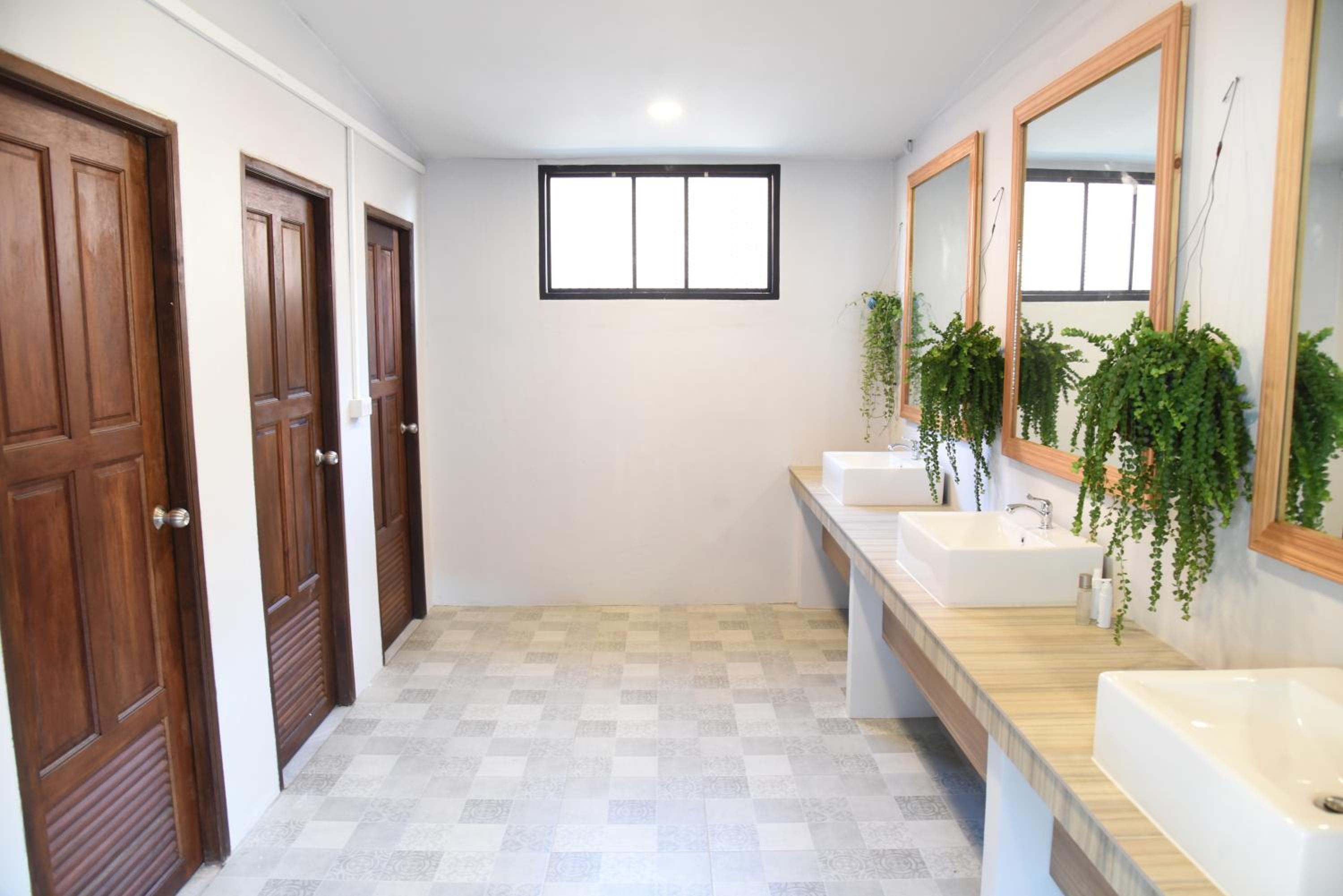 Quadruple Room with Shared Bathroom photo 3
