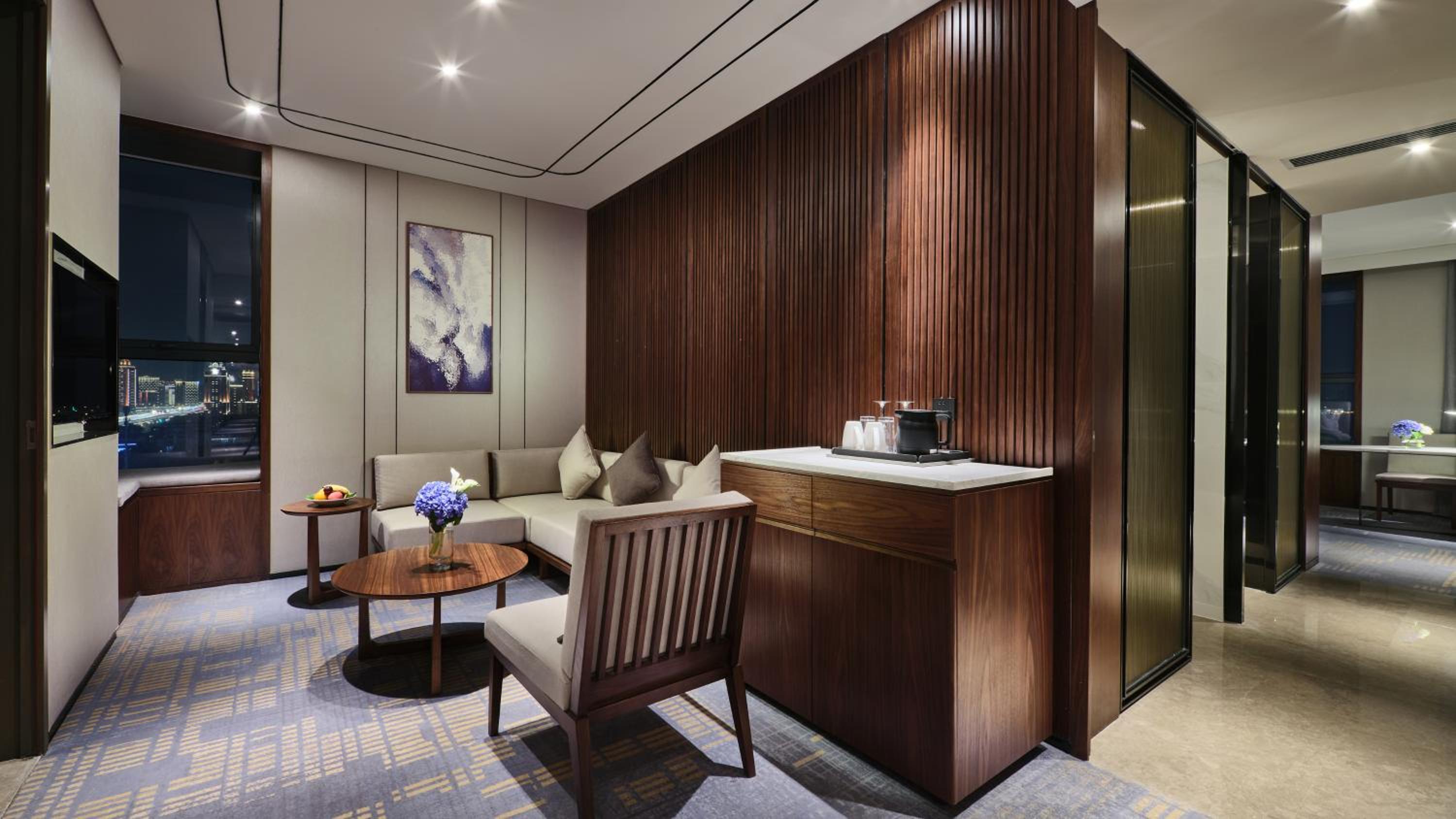 1 King One Bedroom Suite Lounge Access - Photo 6