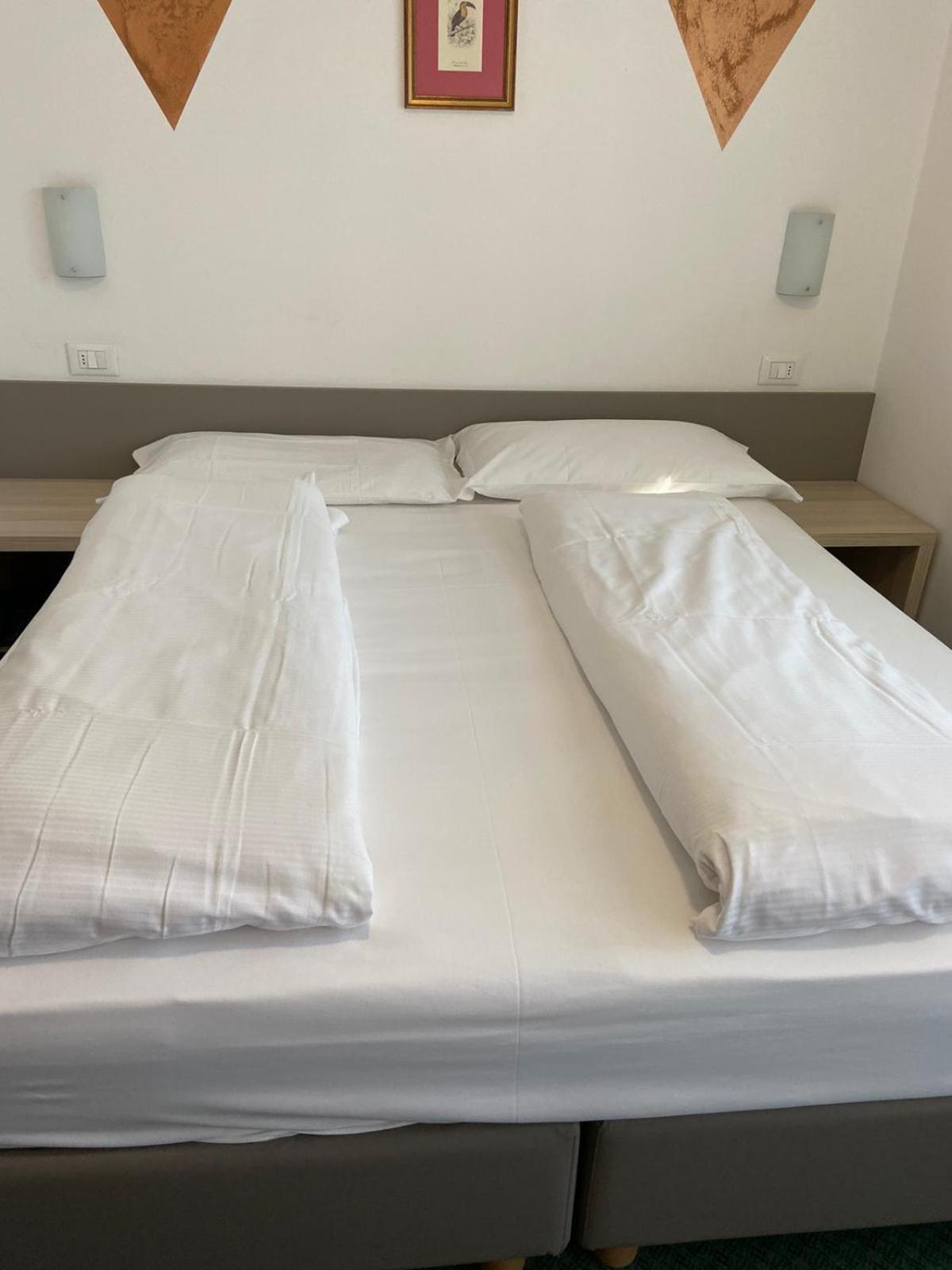 Double or Twin Room - Photo 3