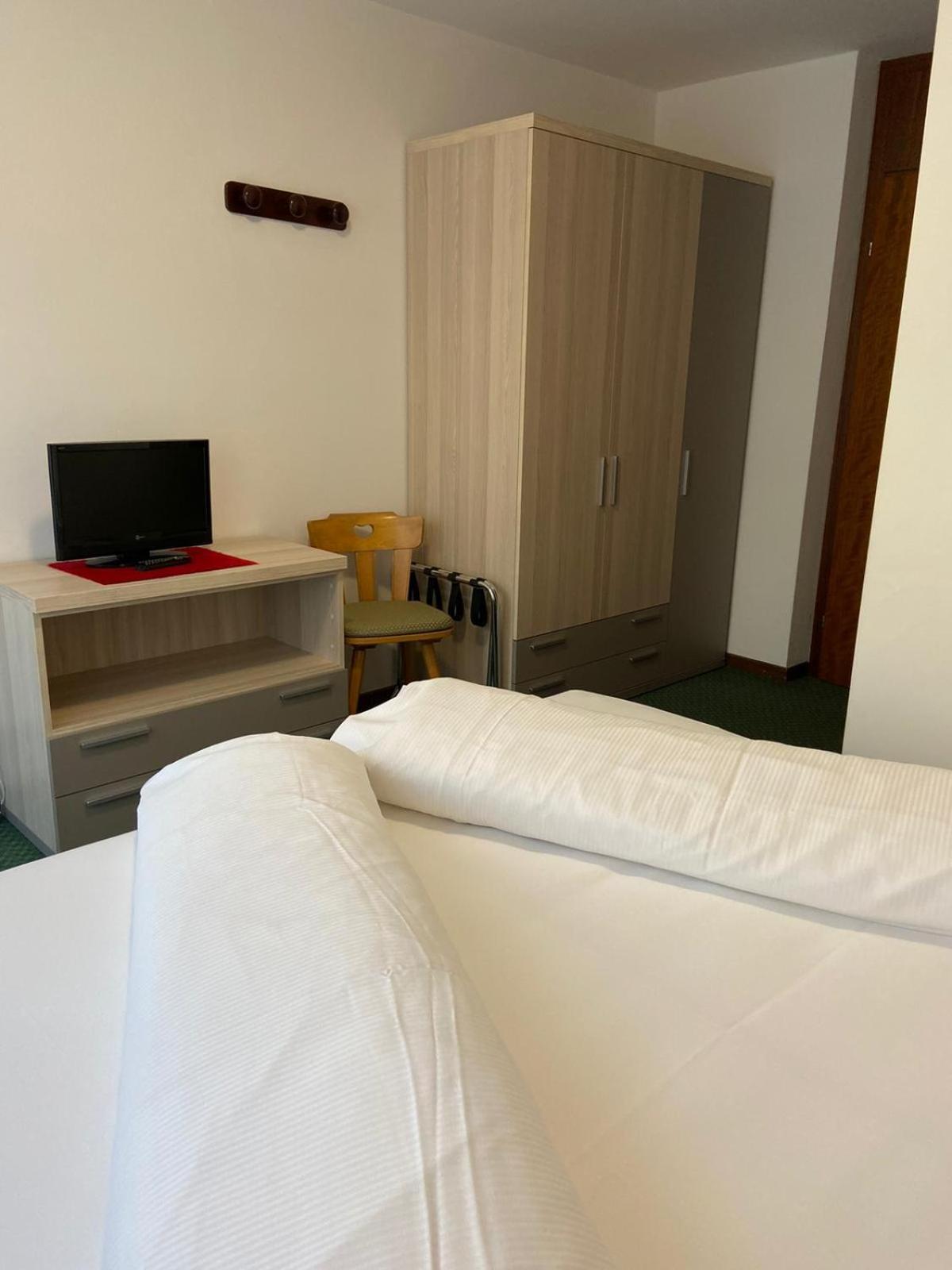 Double or Twin Room - Photo 4