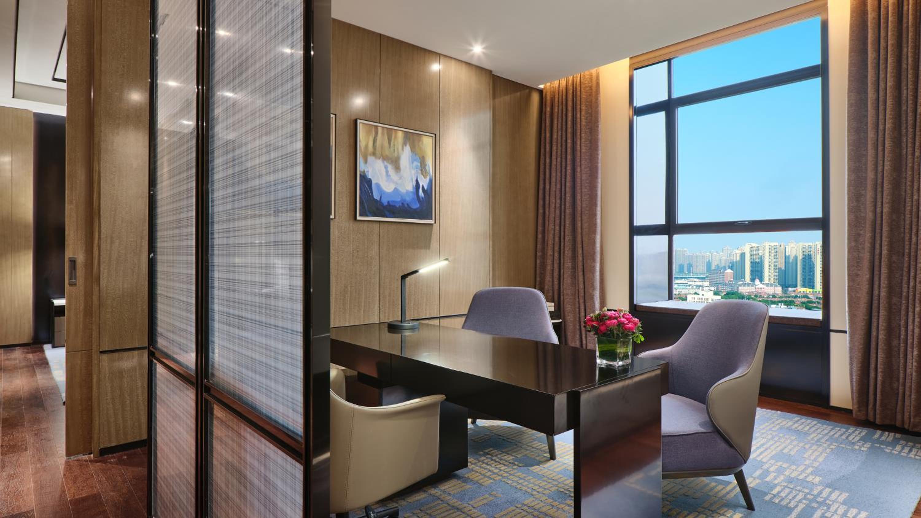 1 King Bed Executive Suite Lake View - Photo 4