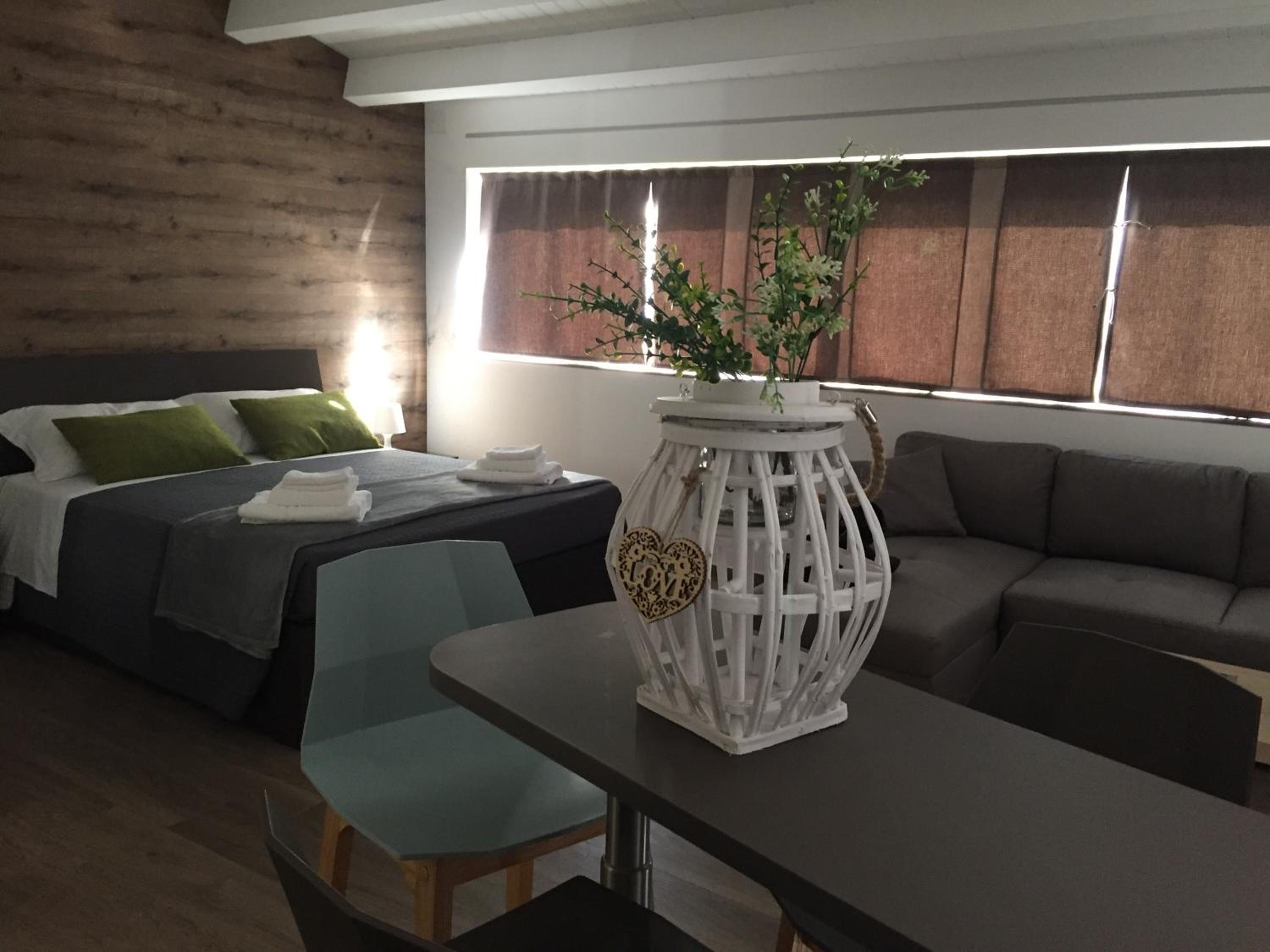 Superior Family Room photo 2