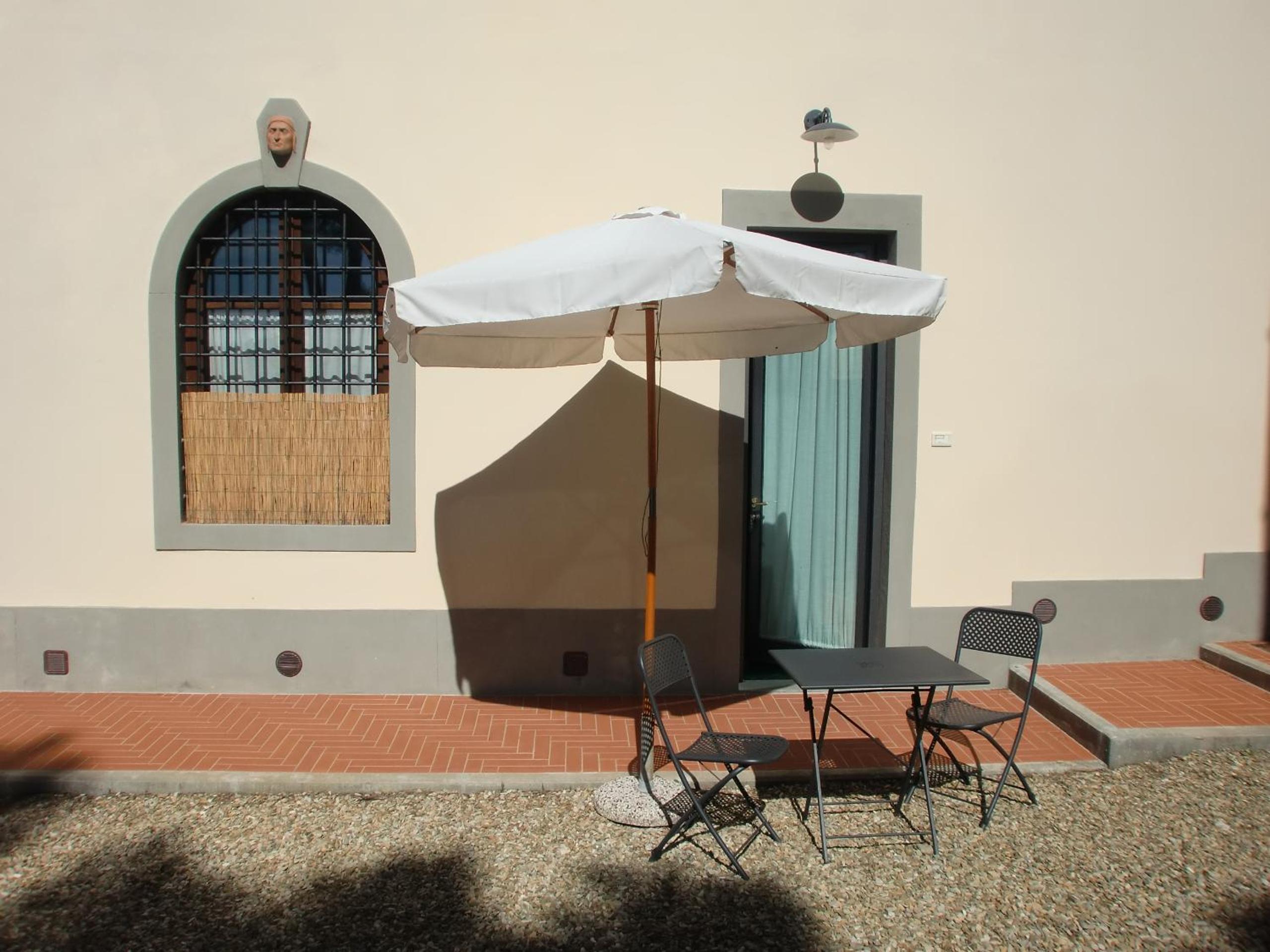 Two-Bedroom Apartment with Pool View - Split Level photo 2