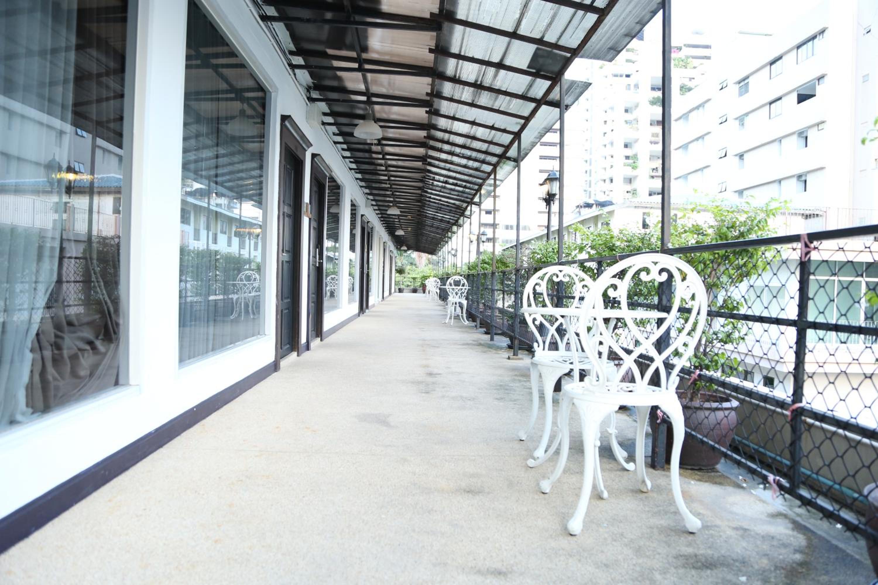 Boss Suites Nana Hotel — photo 135