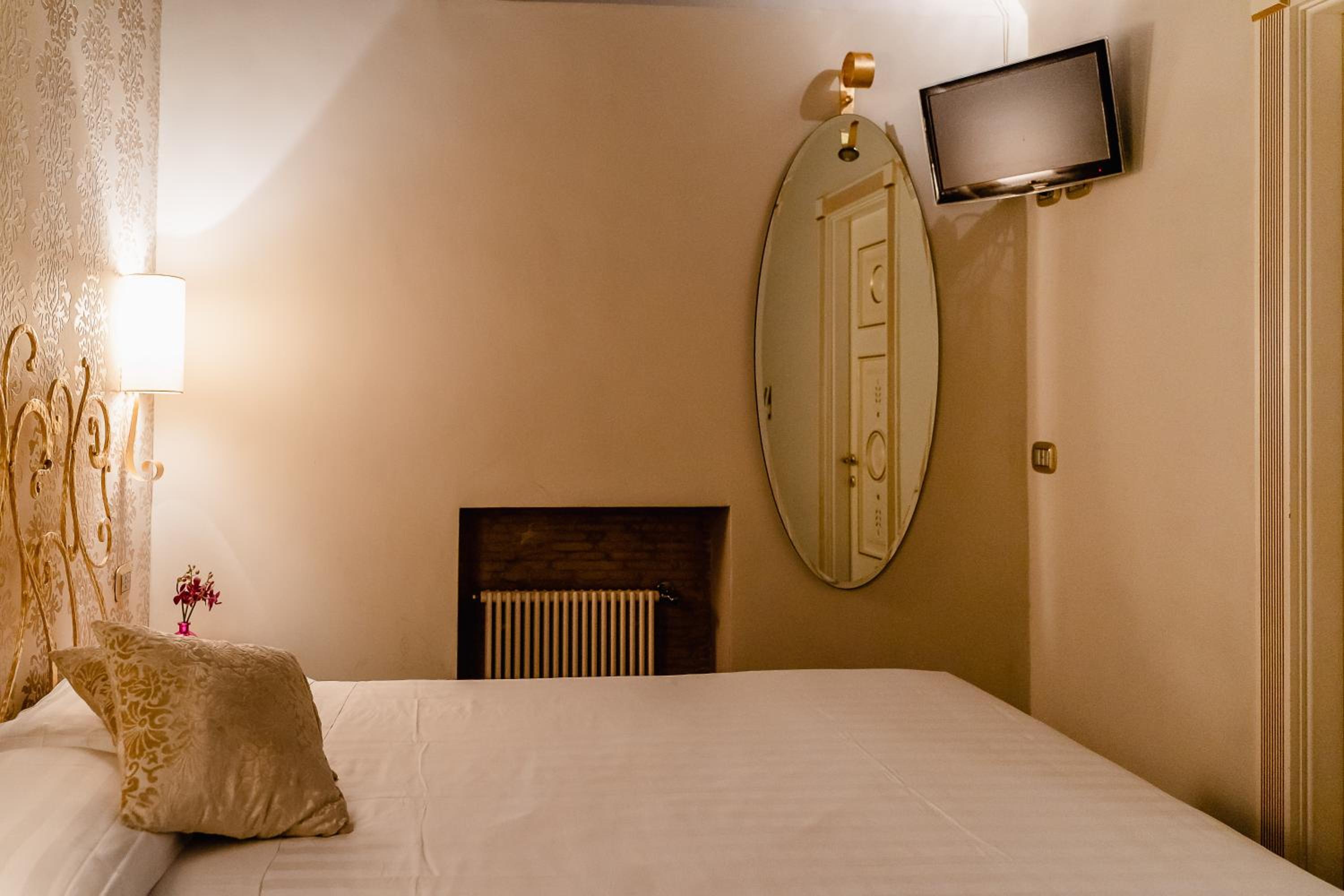 Small Double Room photo 2