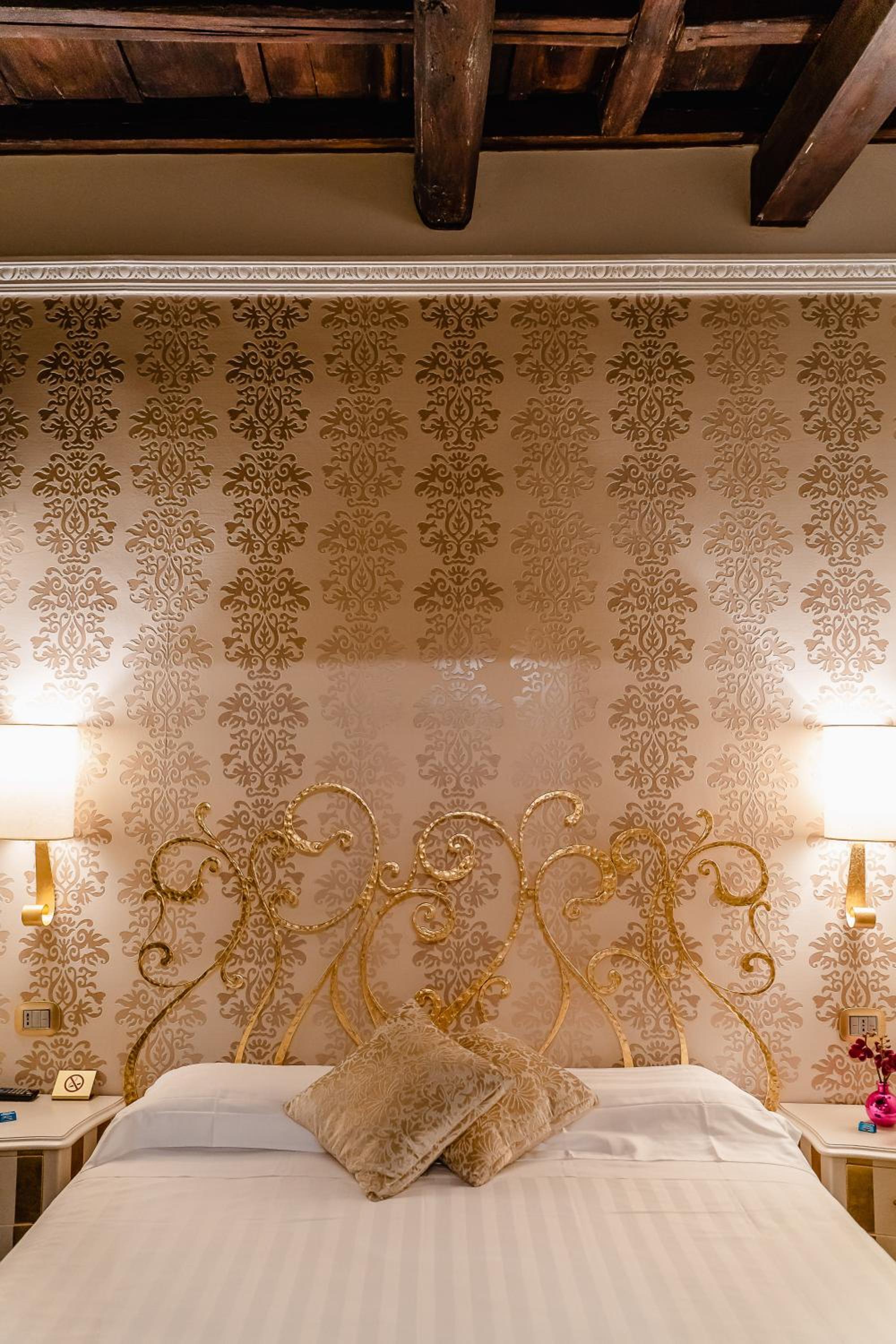 Small Double Room photo 1