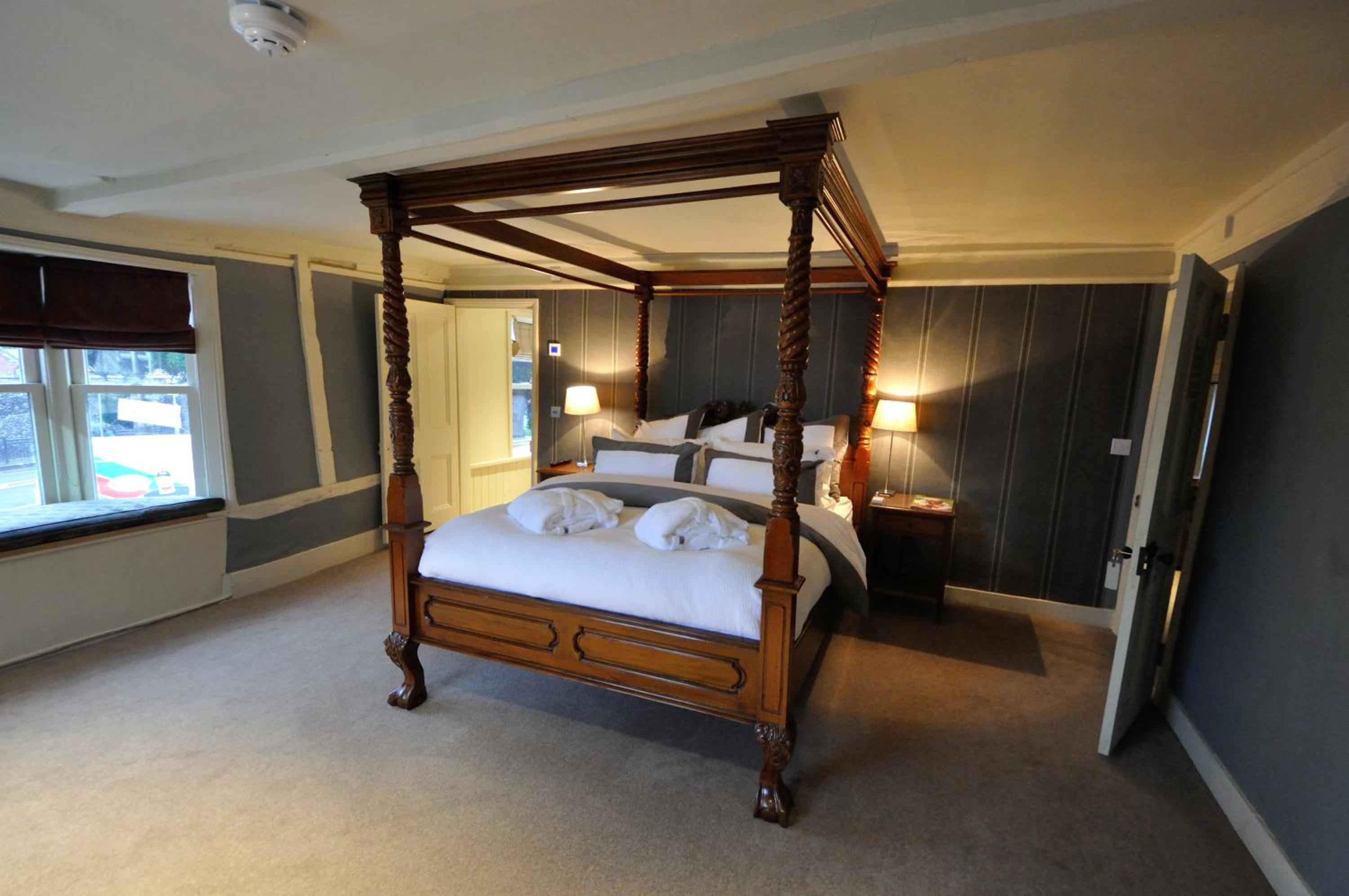 Double Suite with Four Poster Bed