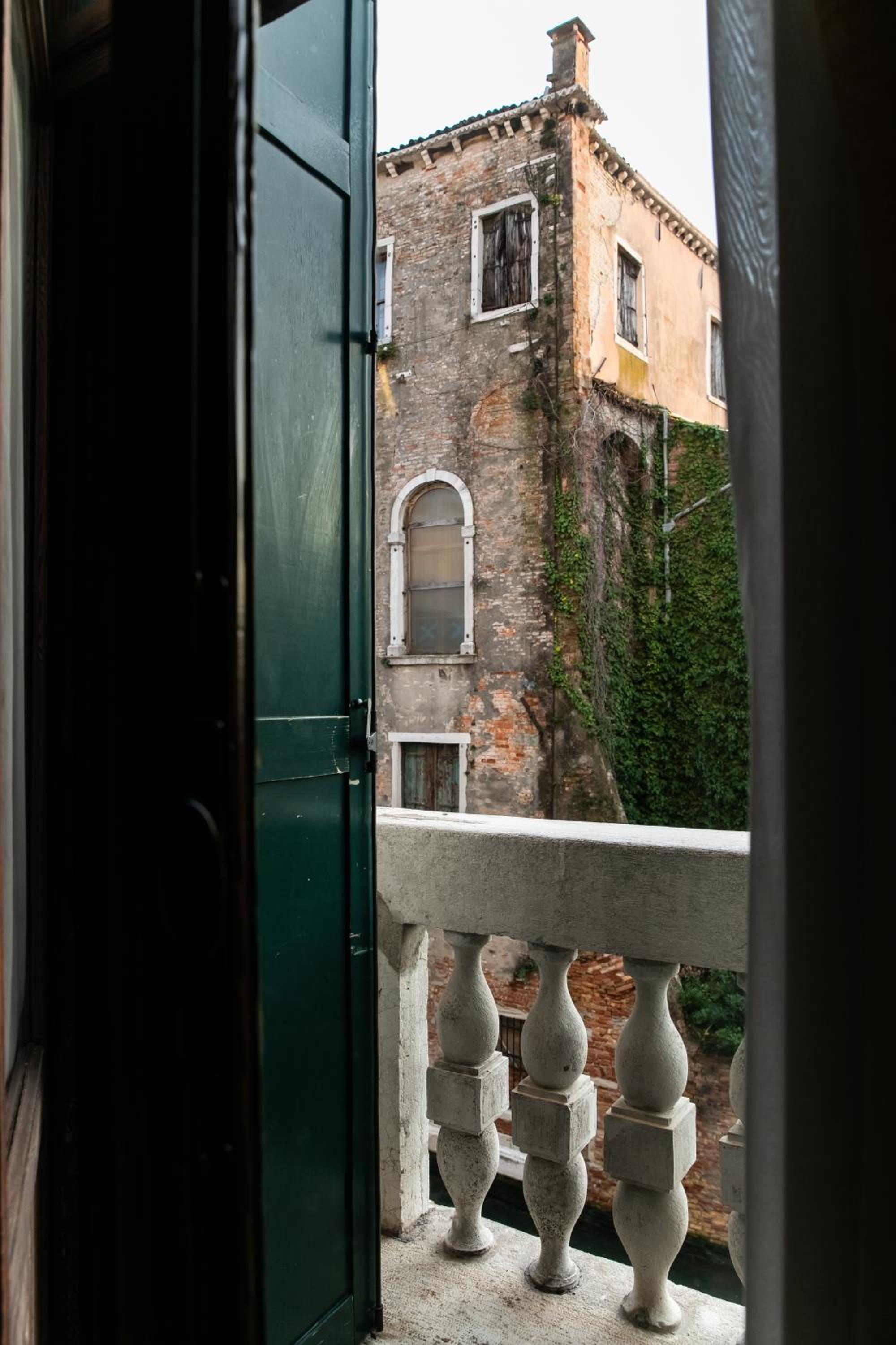 Junior Suite with Canal View photo 2