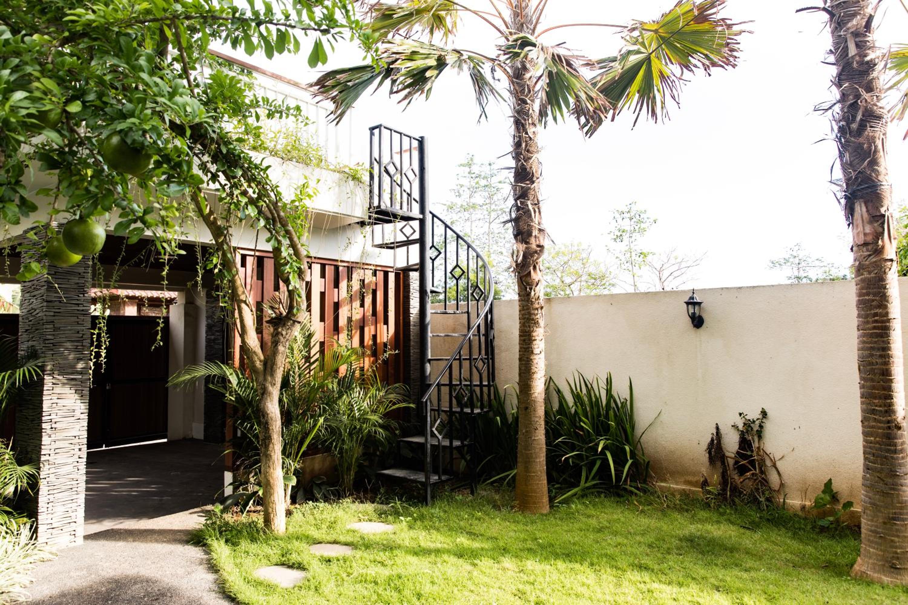 Villa with Private Pool - Photo 2