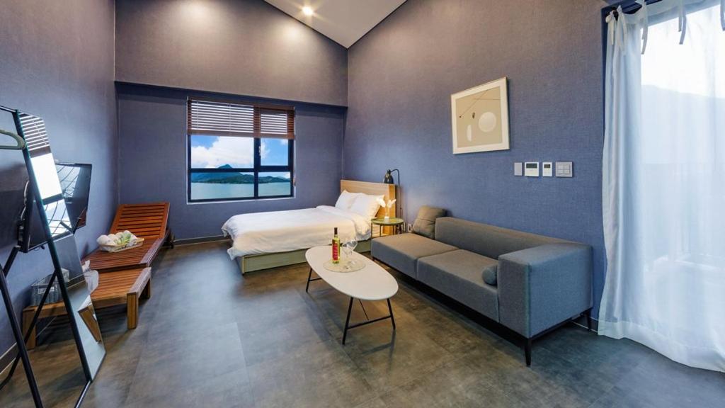 Deluxe Double Room with Balcony and Sea View