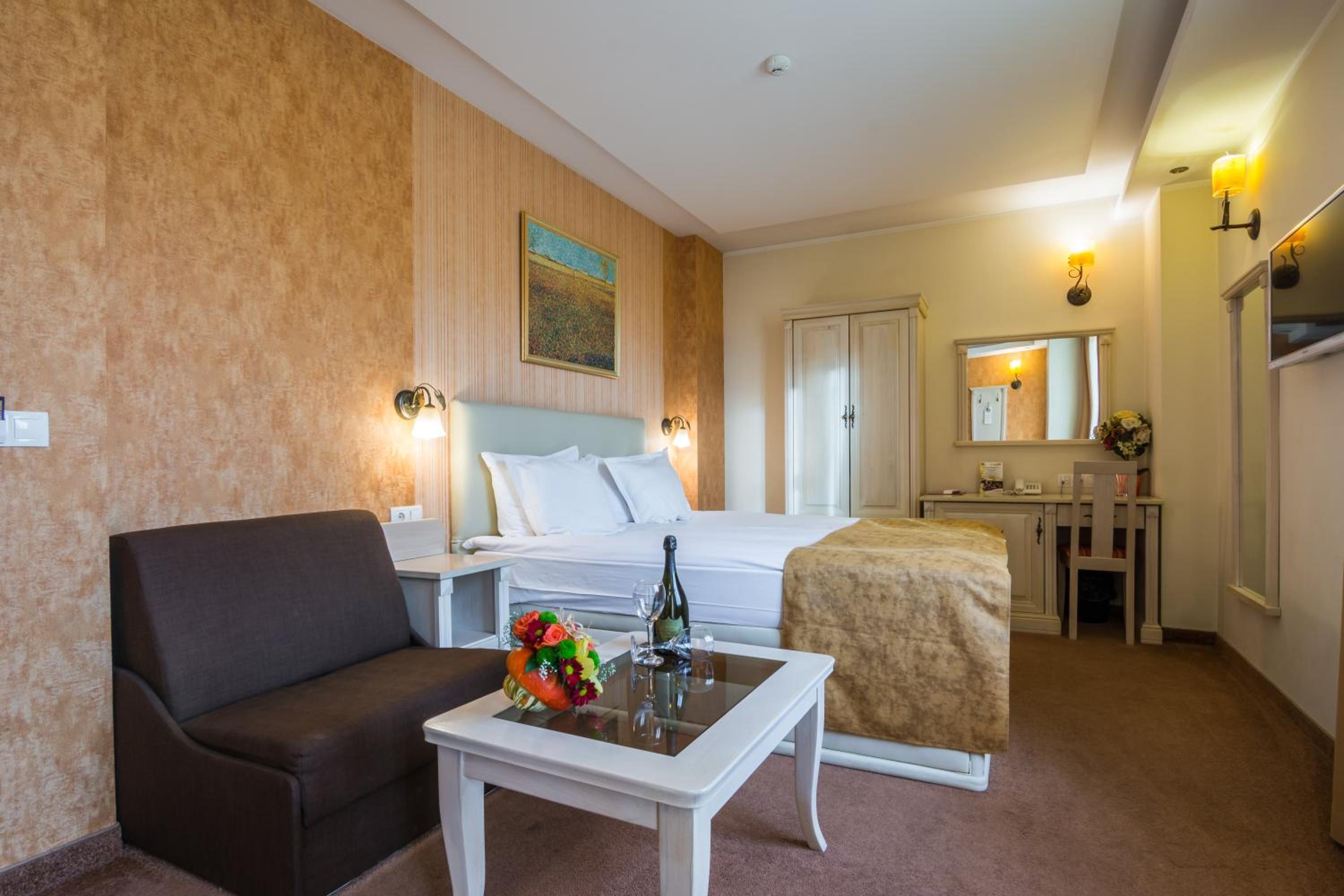 Deluxe Double Room with Balcony photo 1