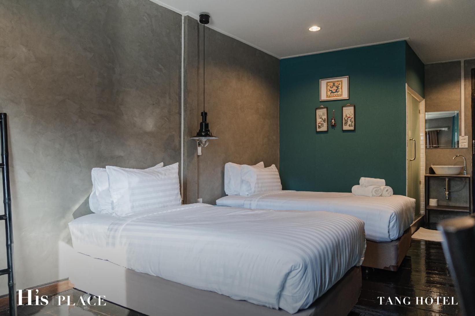 Superior Twin Room with City View photo 2