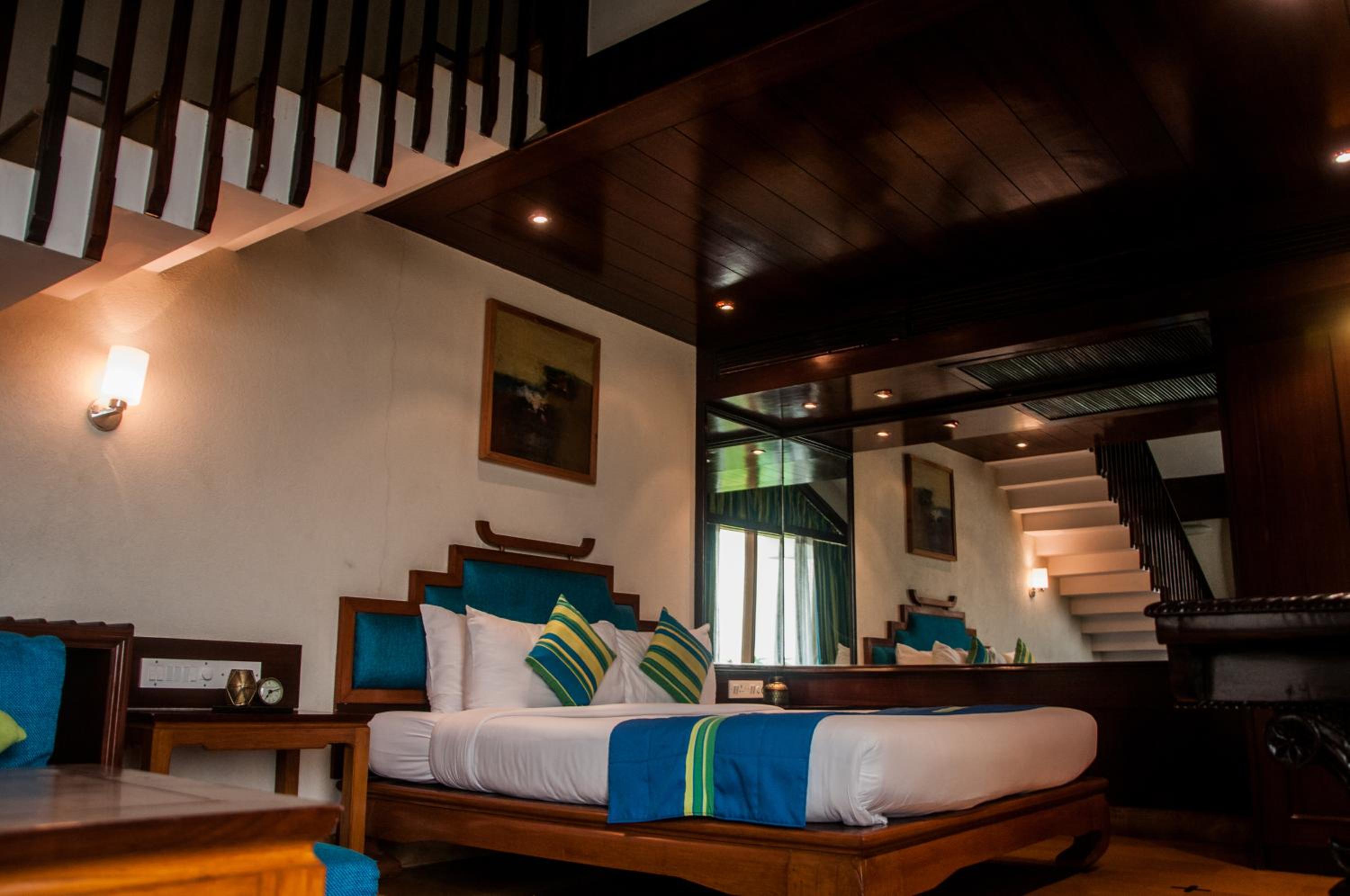 Tulip Pool Suite