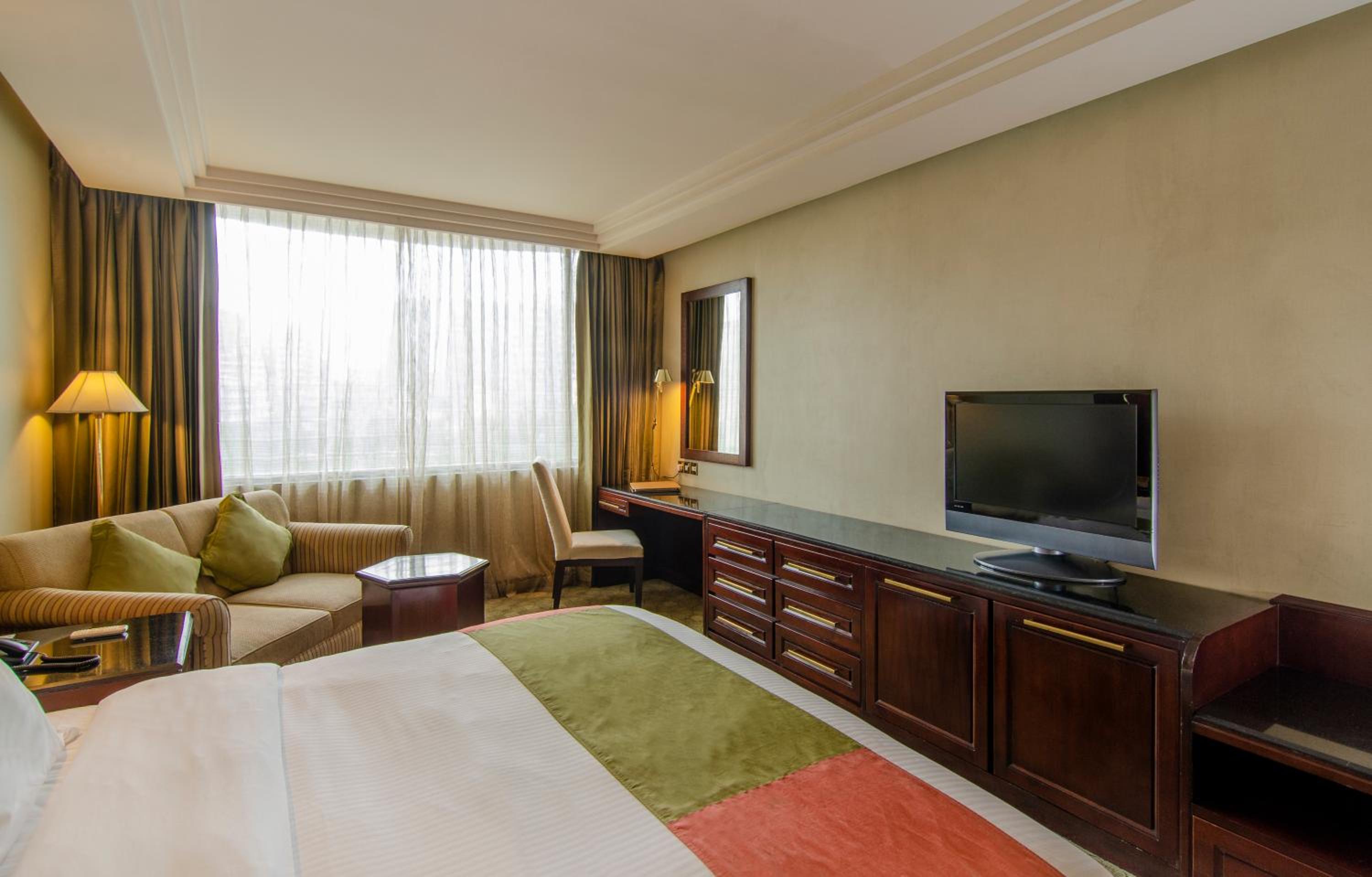 Deluxe King Room - Photo 4