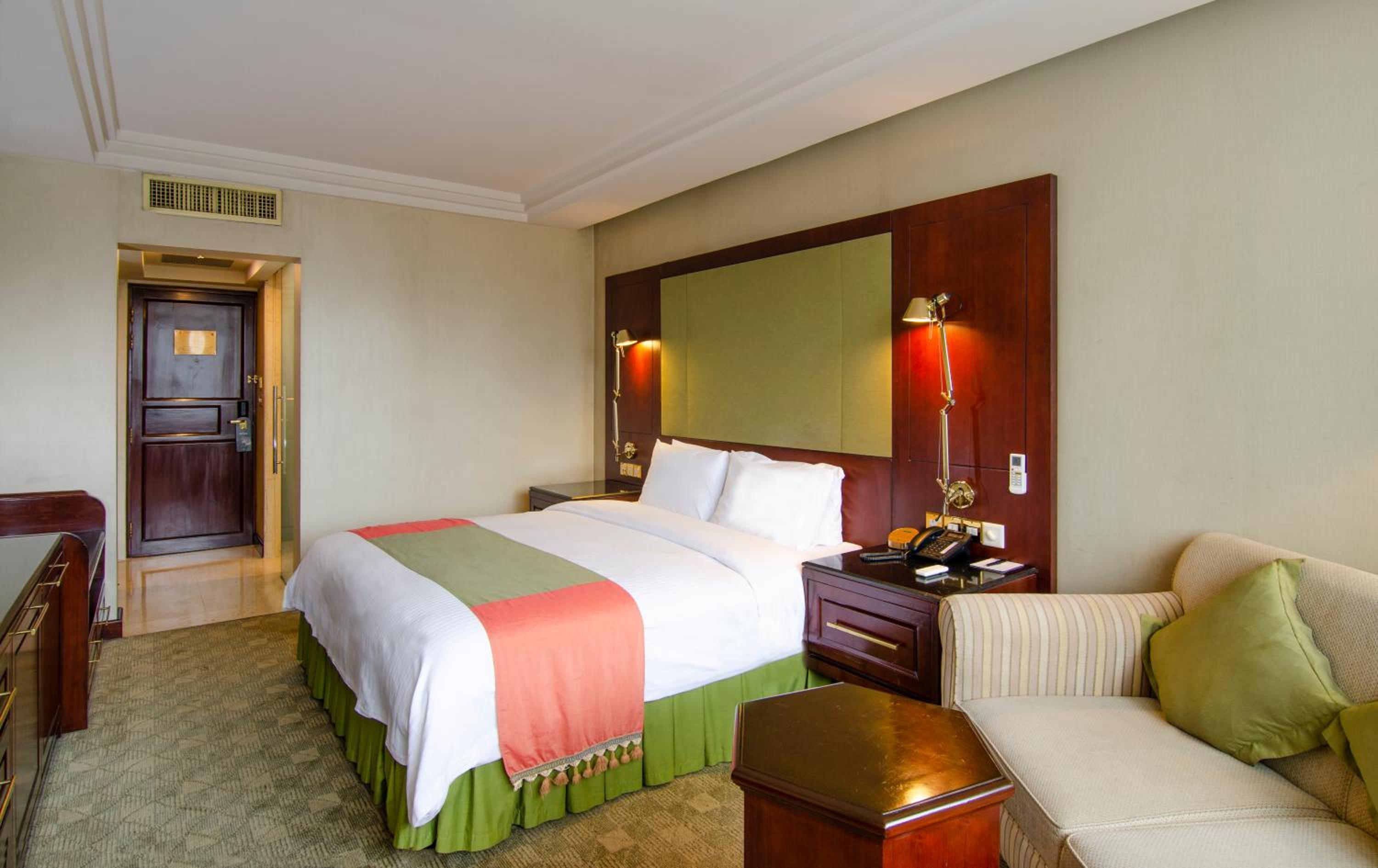 Deluxe King Room - Photo 3