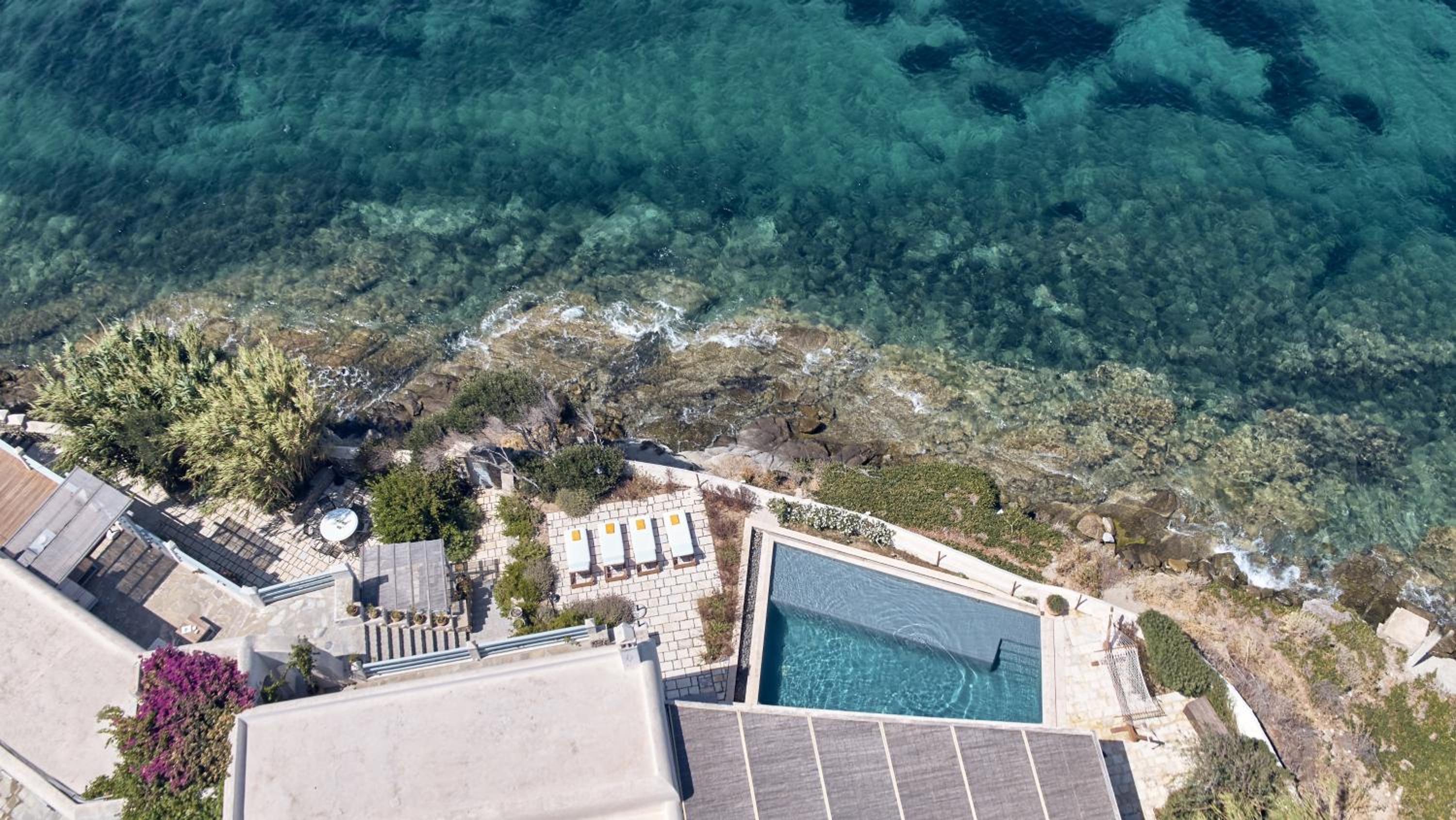 3 Bedroom Waterfront Villa (1148 feet from main hotel)
