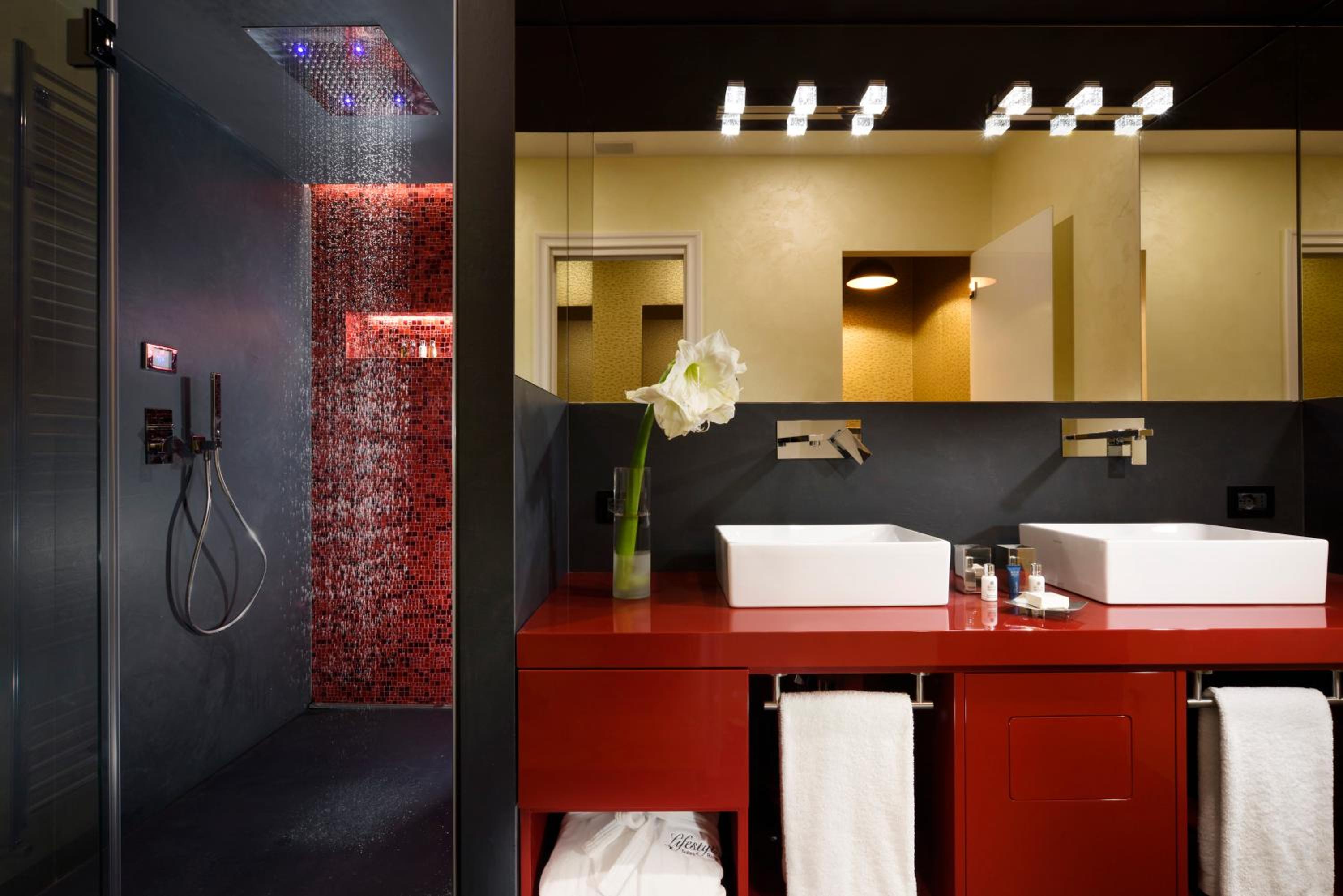 Suite with City View photo 3