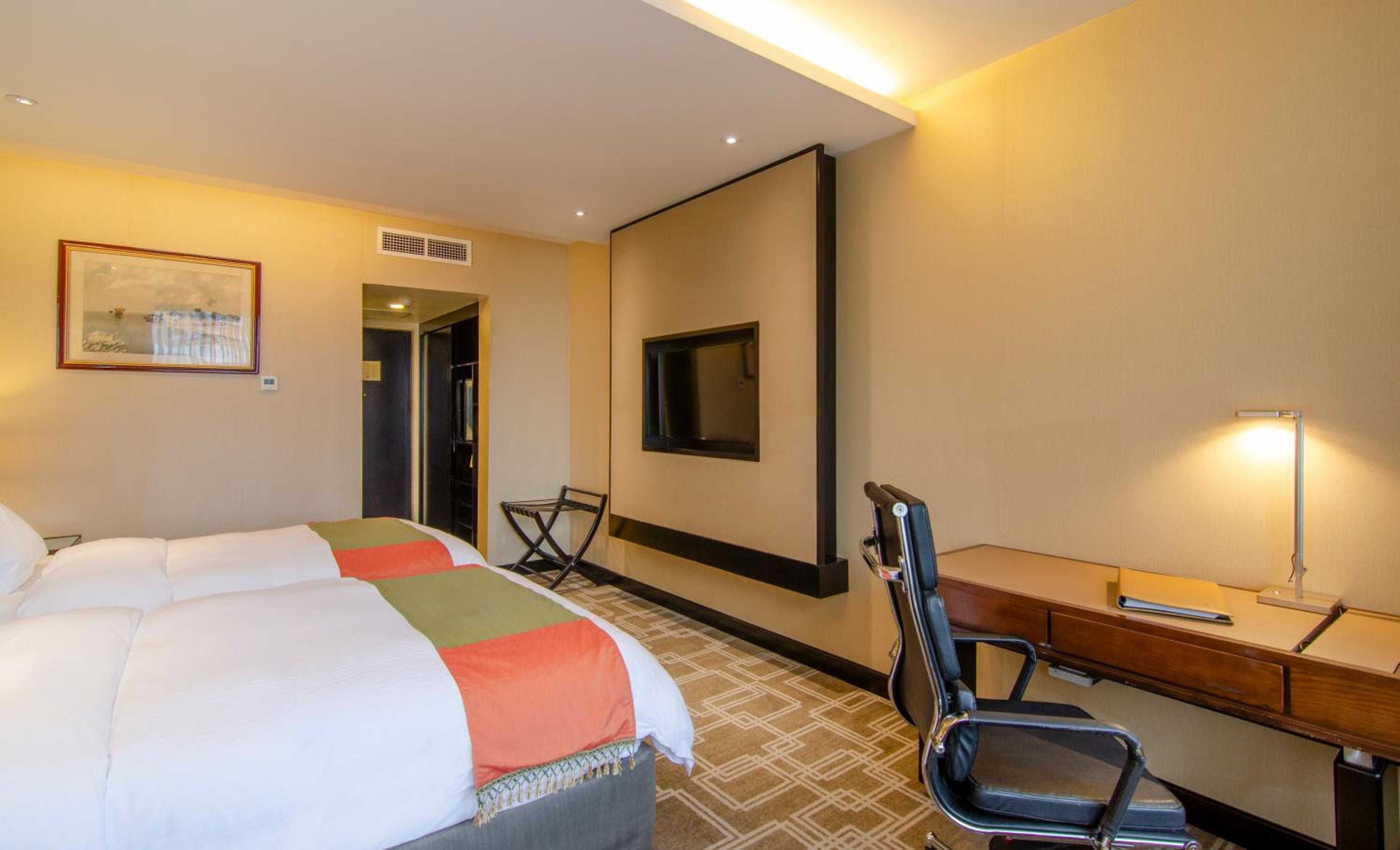 Premier Twin Room - Photo 3