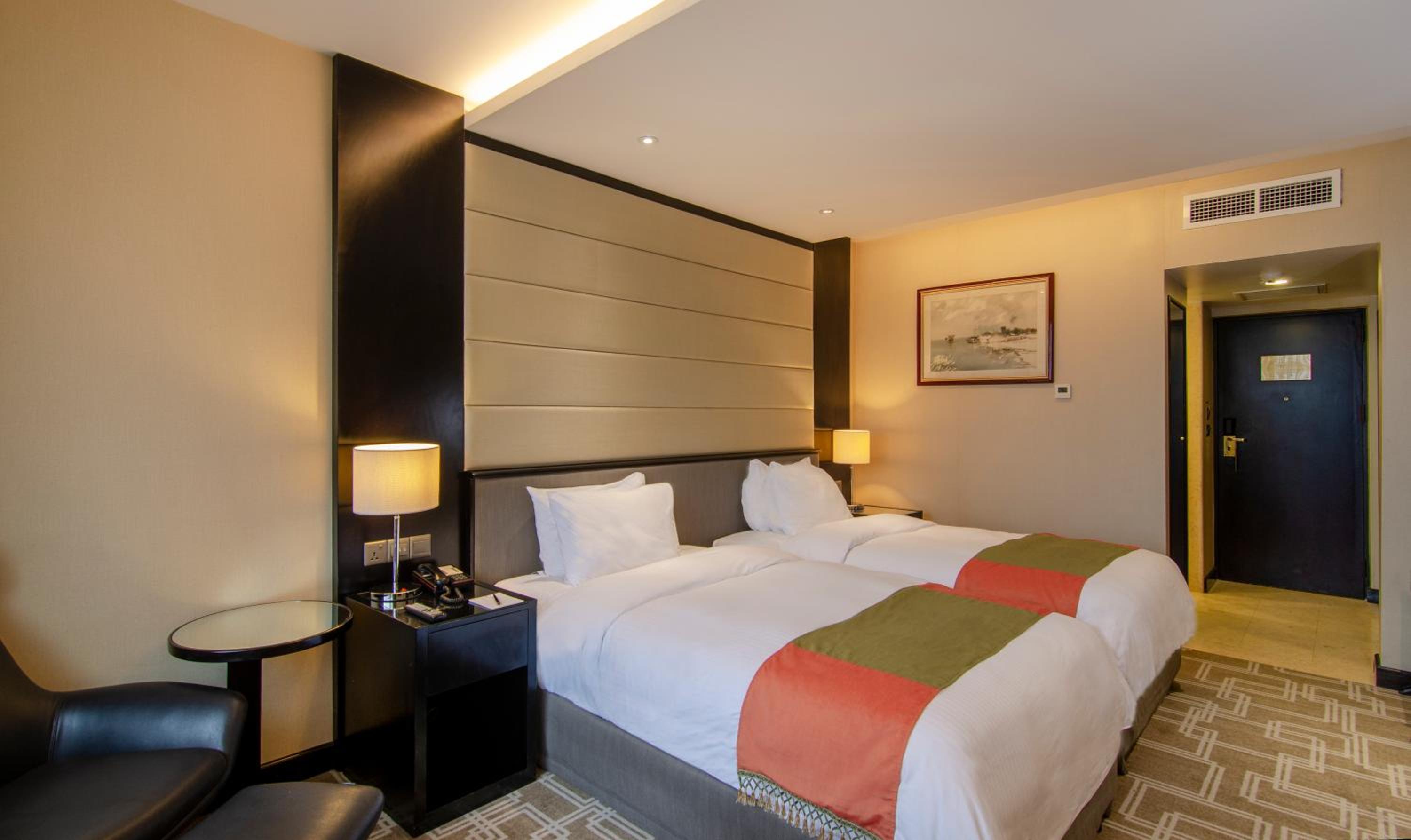 Premier Twin Room - Photo 1