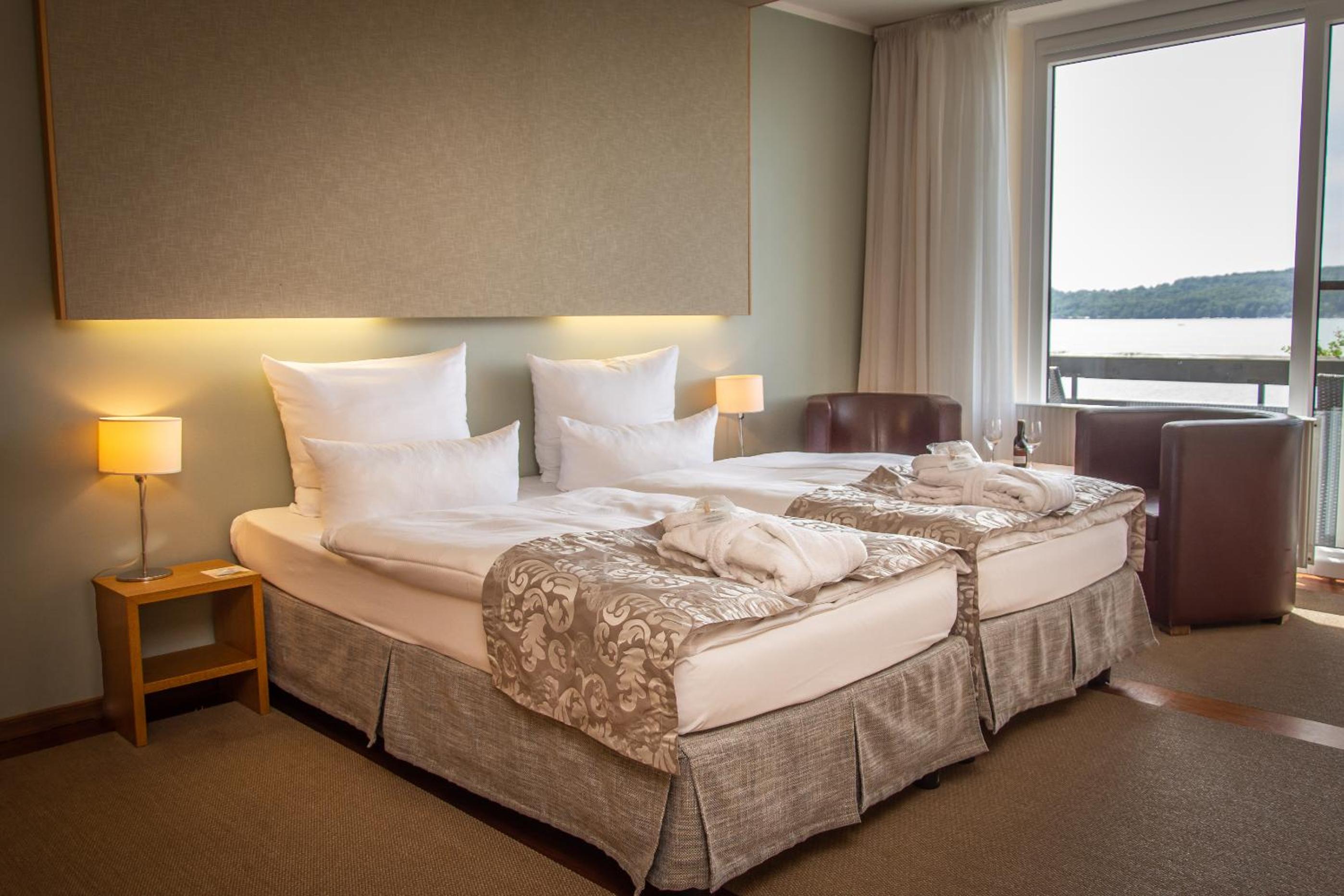 Double Room with Lake View - Photo 1