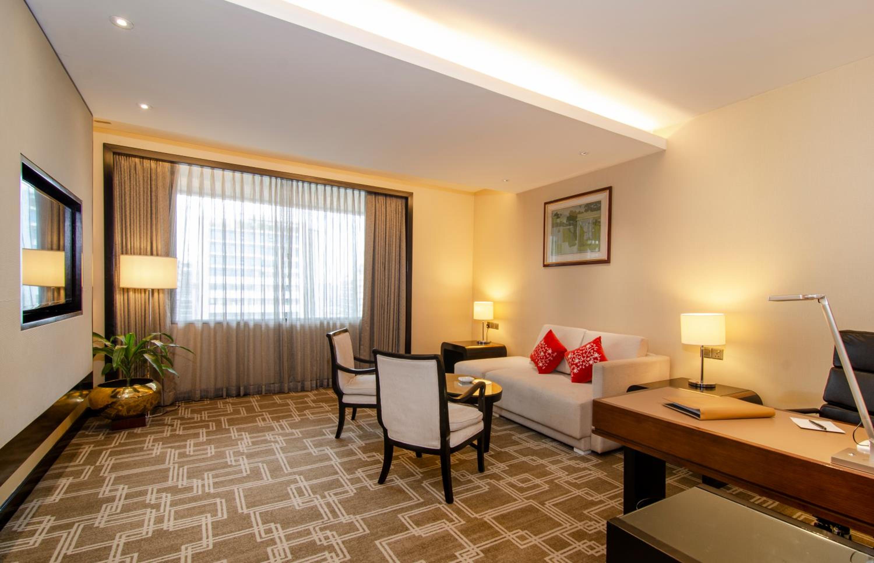 Executive Suite - Photo 4