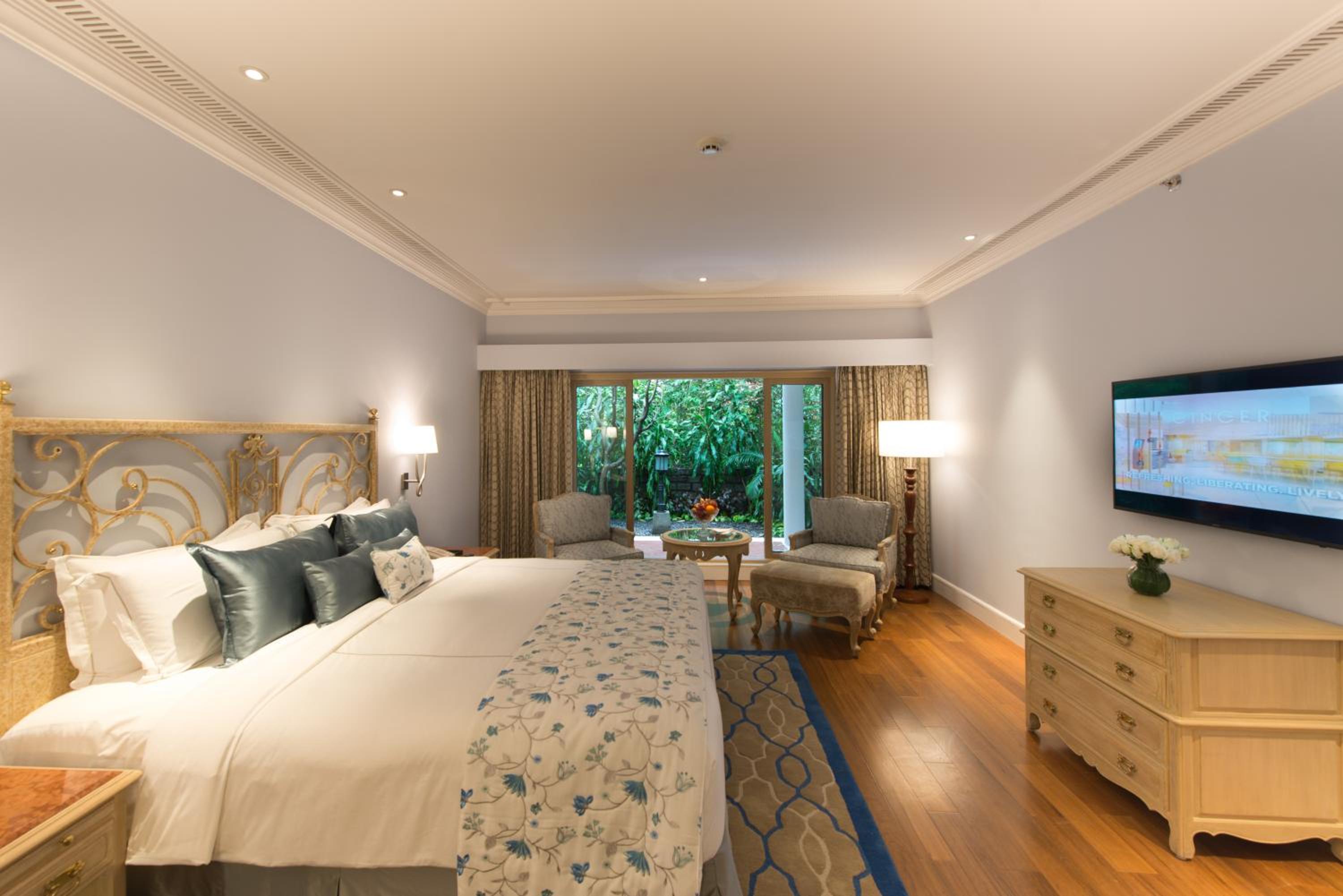 Grande Luxury Suite One Bedroom Garden View King Bed