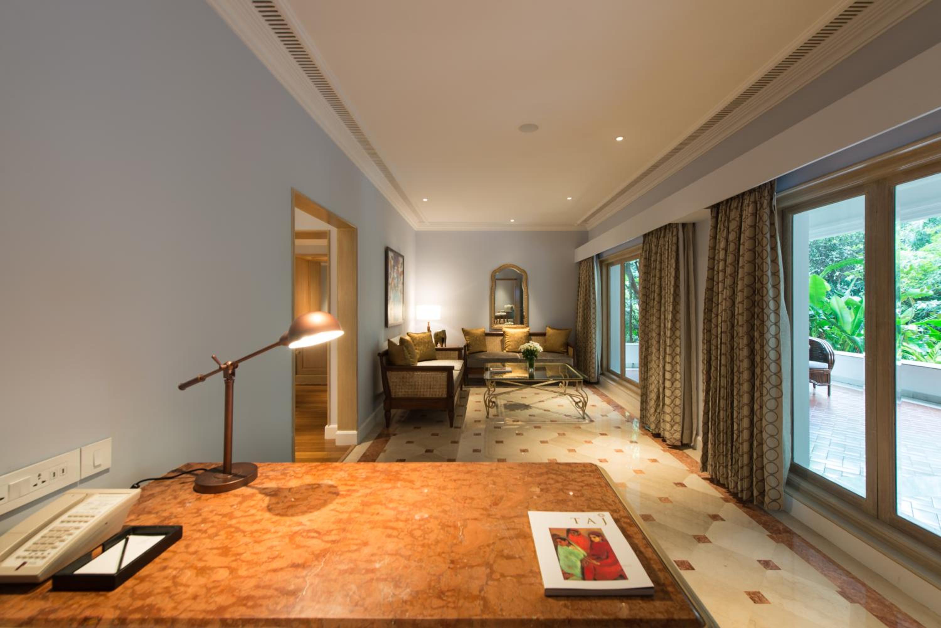 Grande Luxury Suite One Bedroom Garden View King Bed