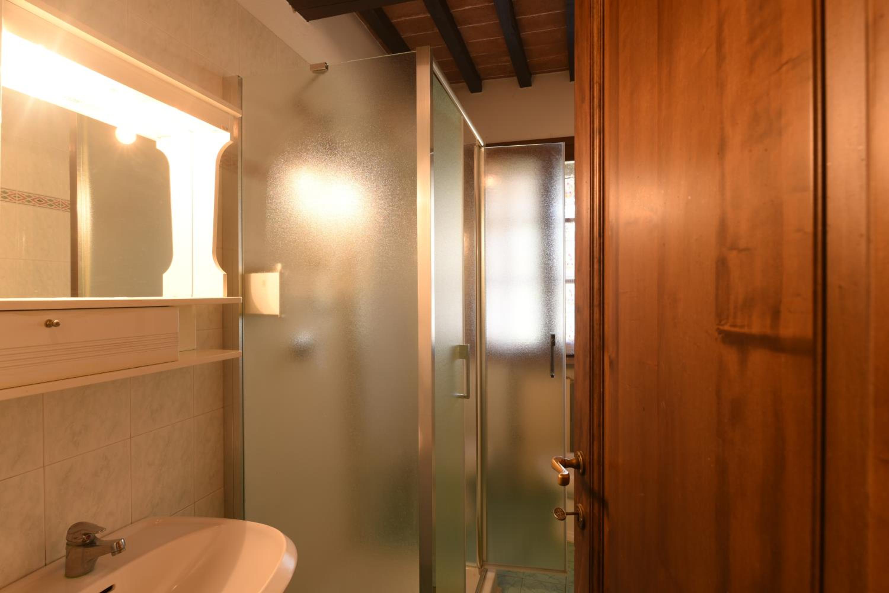 One-Bedroom Apartment - Photo 2