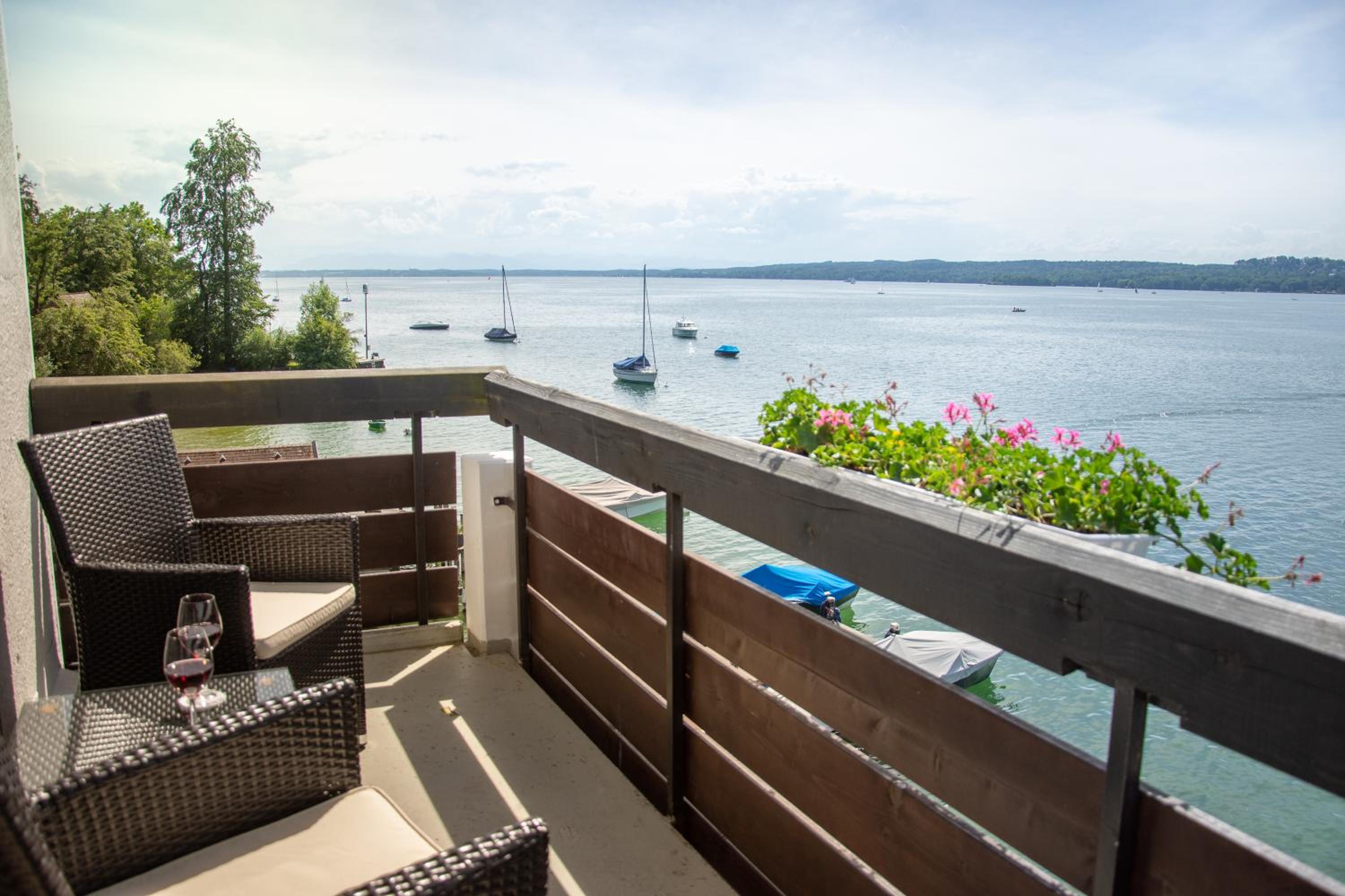 Double Room with Lake View - Photo 3