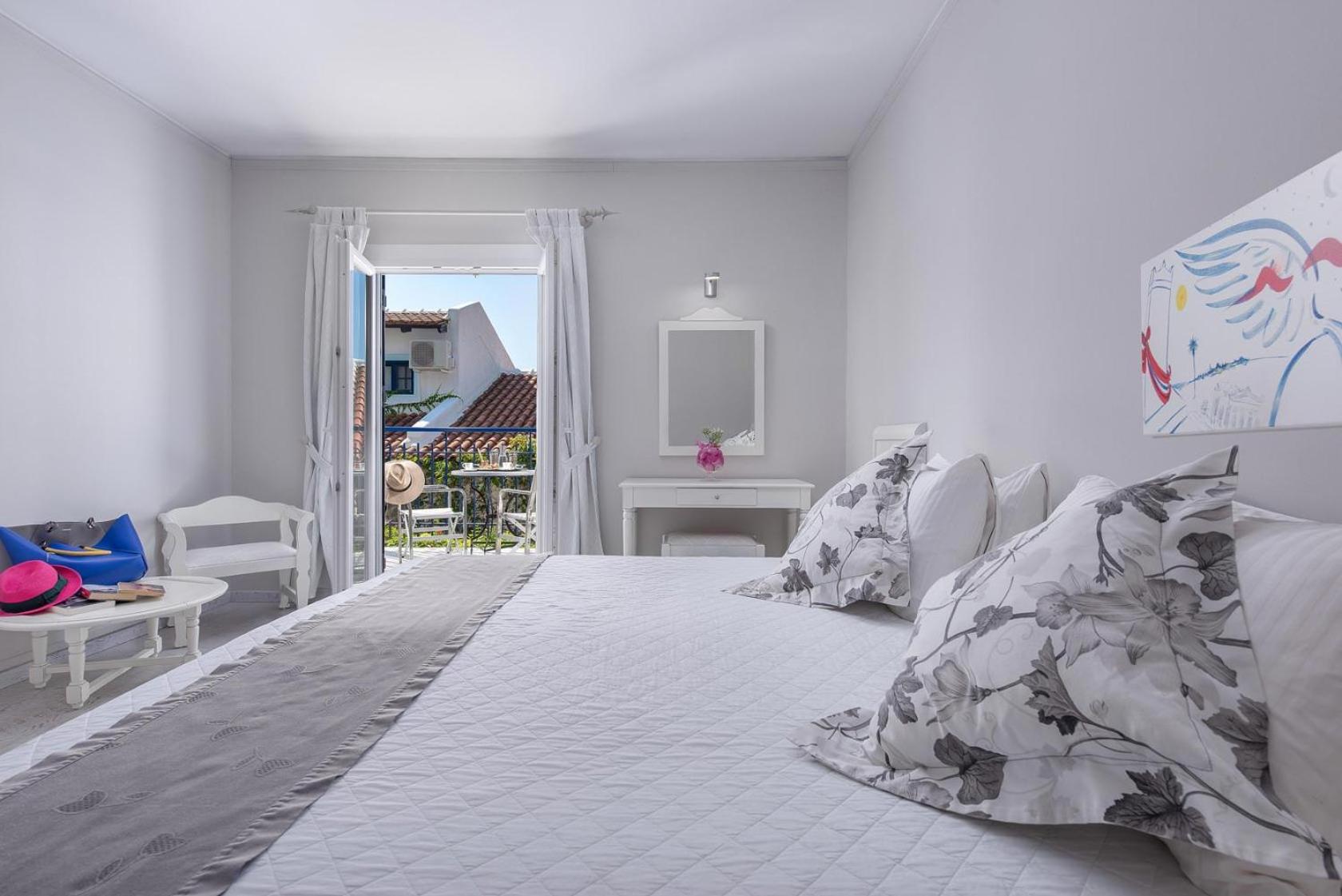 Twin or Double Room Side Sea View - Photo 3