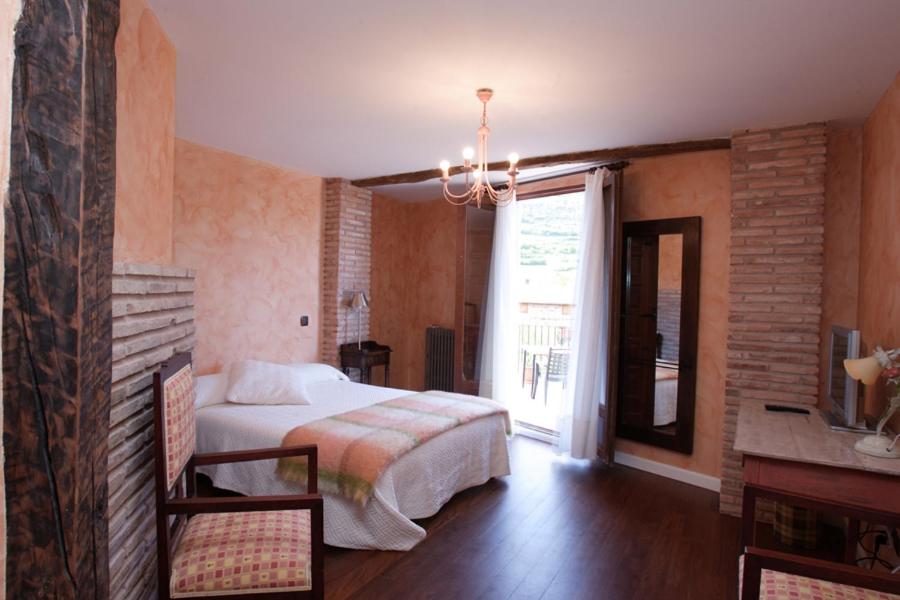 Deluxe Double Room - Photo 8