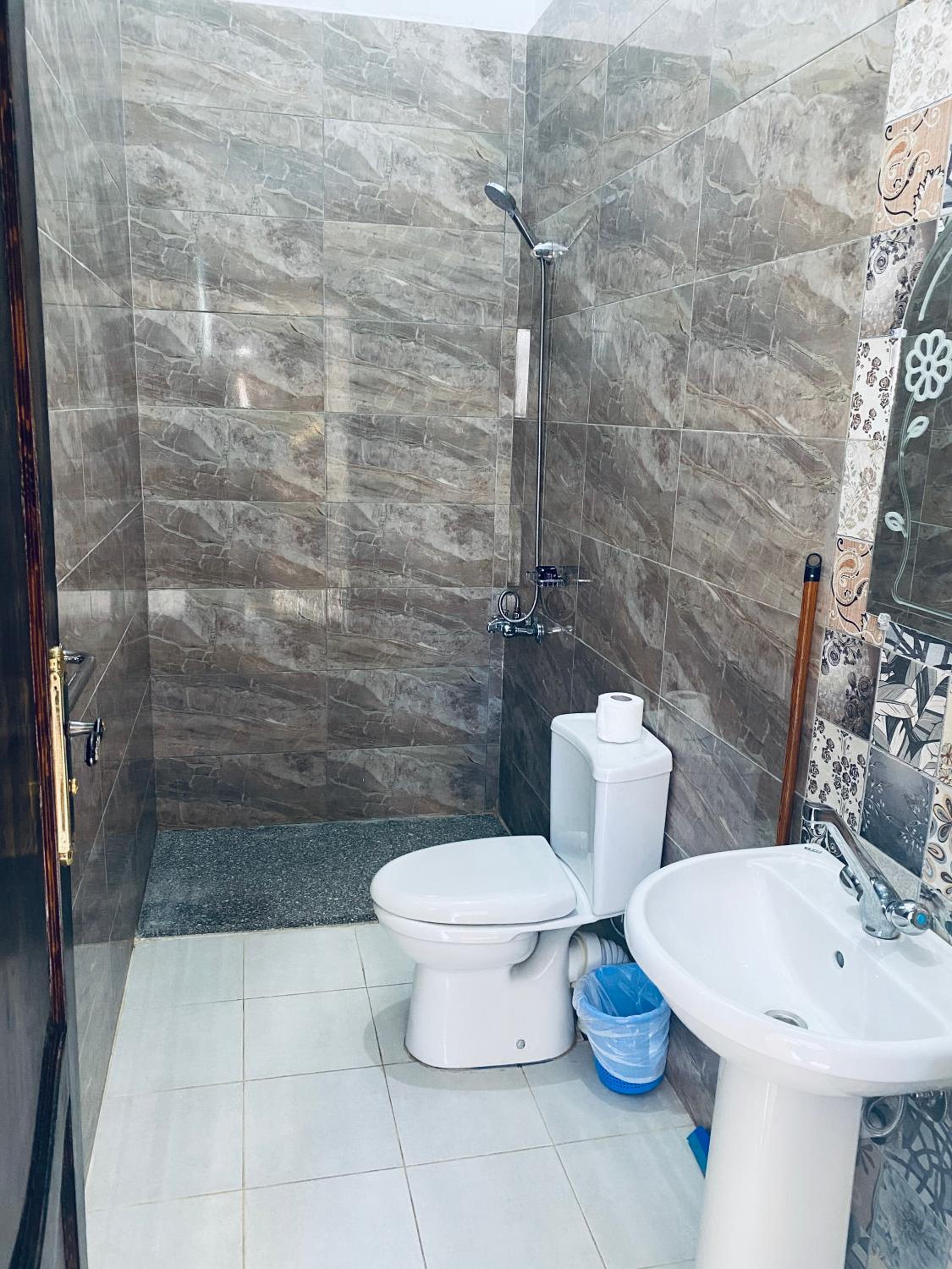 Standard Double or Twin Room - Photo 12