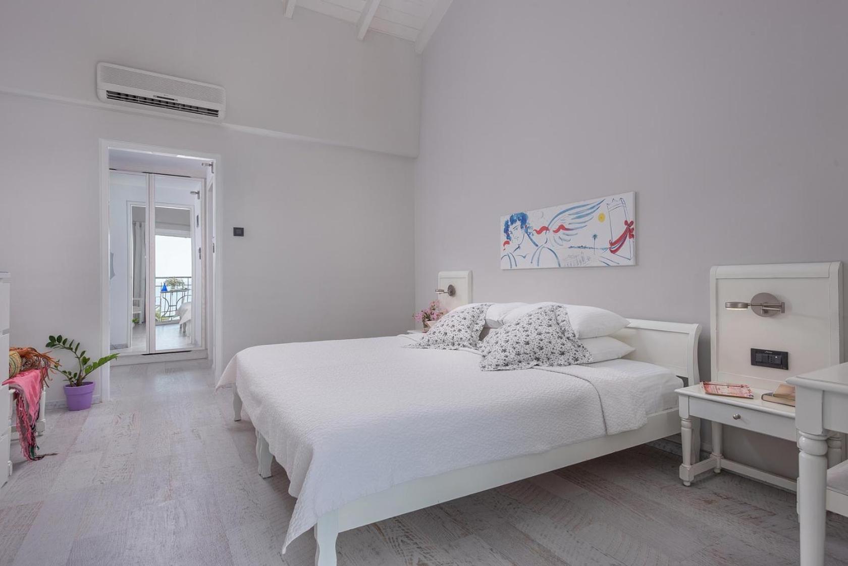 Twin or Double Room Panoramic Full Sea View - Photo 8