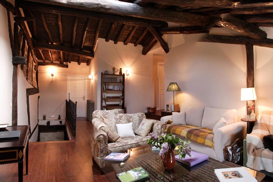 Double Room - Photo 5